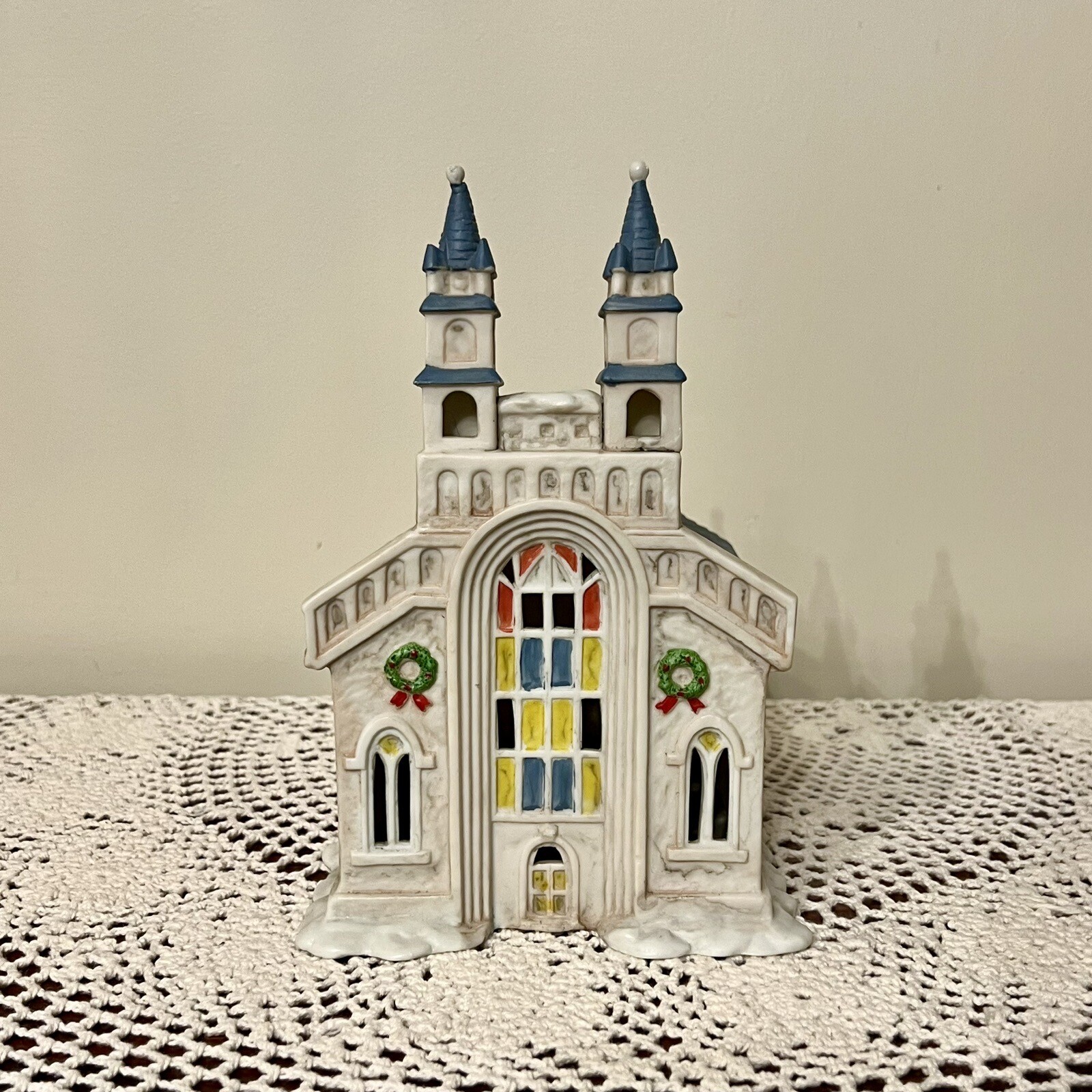 Christmas Swiss Village Light Up Gothic Church Double Spire Porcelain 1990 WORKS