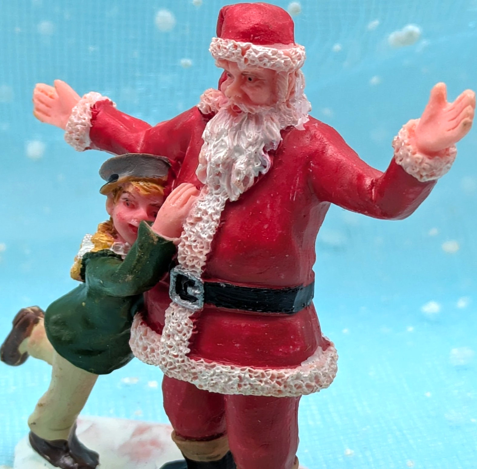 Lemax Children hugging Santa Father Christmas 3 pcs Village Figurines INV140