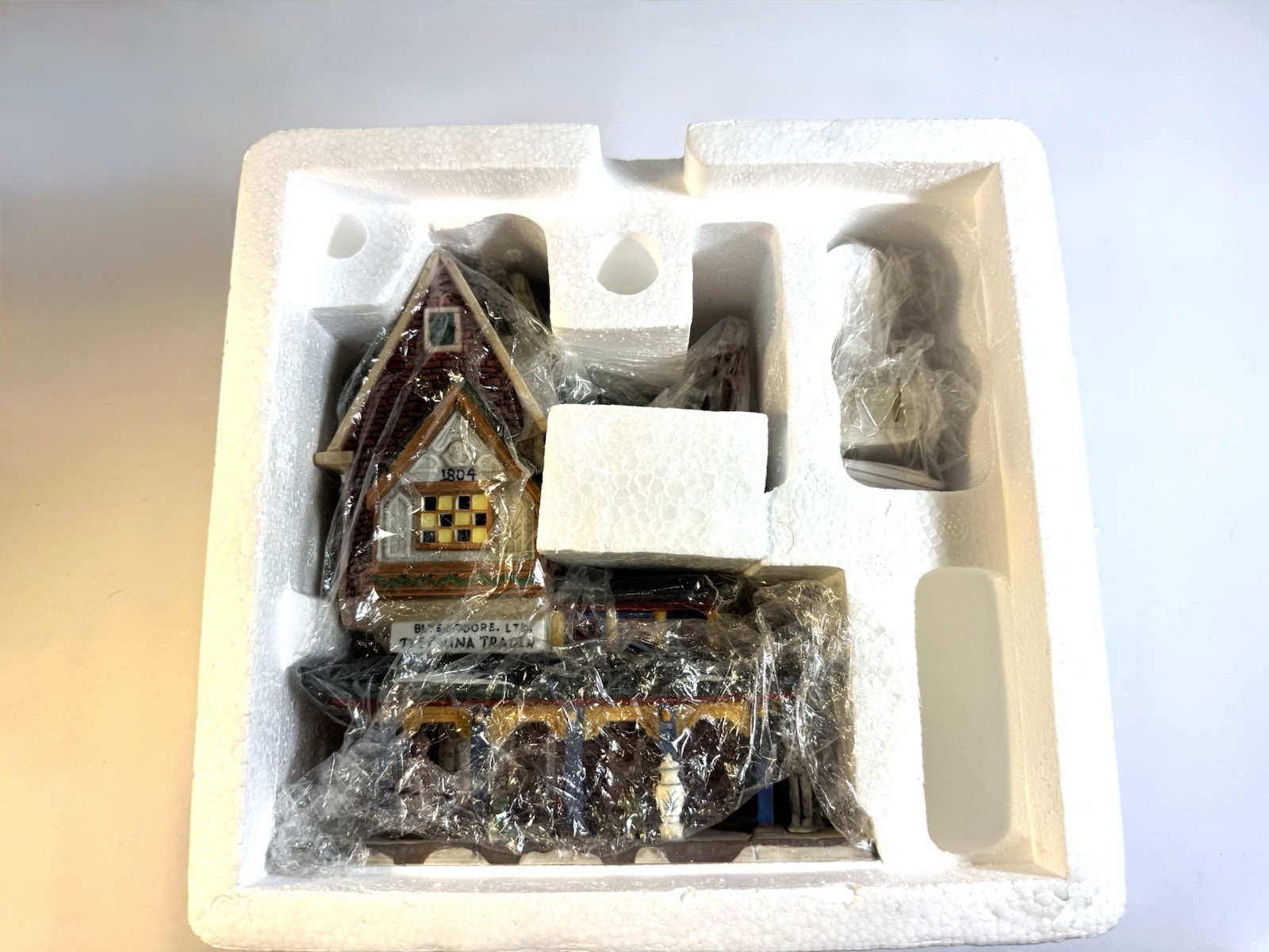 Dept 56 The China Trader Dickens Village Christmas Building #58447 In Box