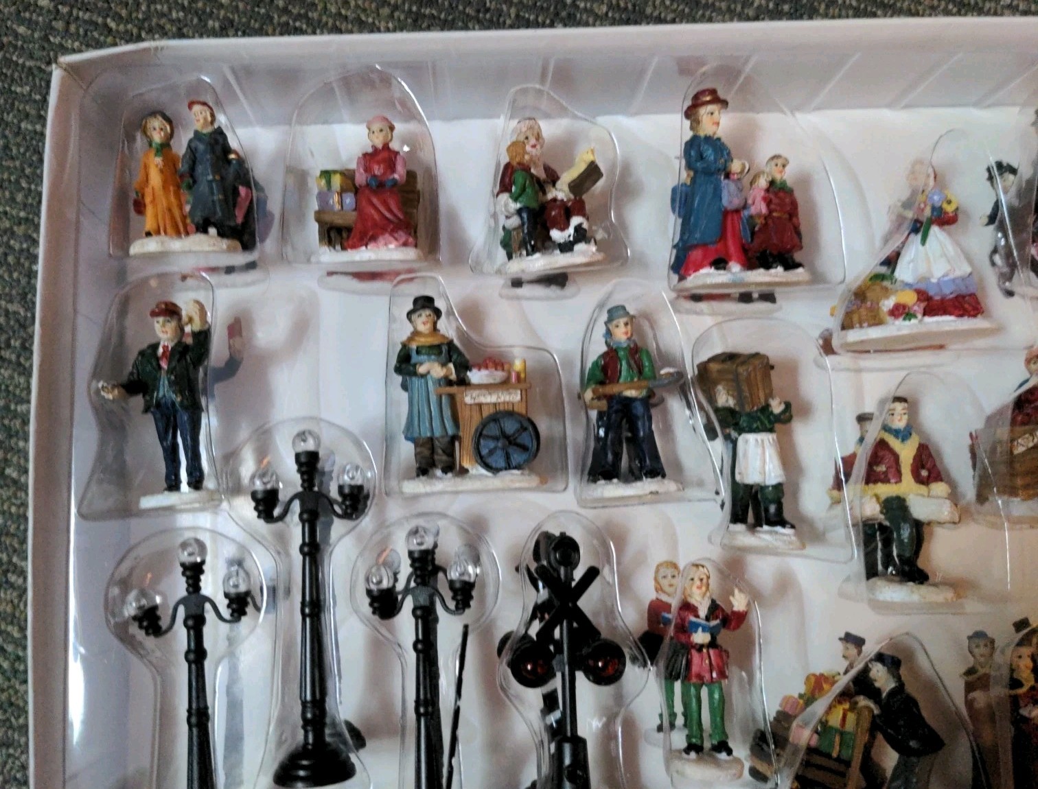 2001 Grandeur Noel 24 pc Victorian Train Village Christmas Figures Townspeople