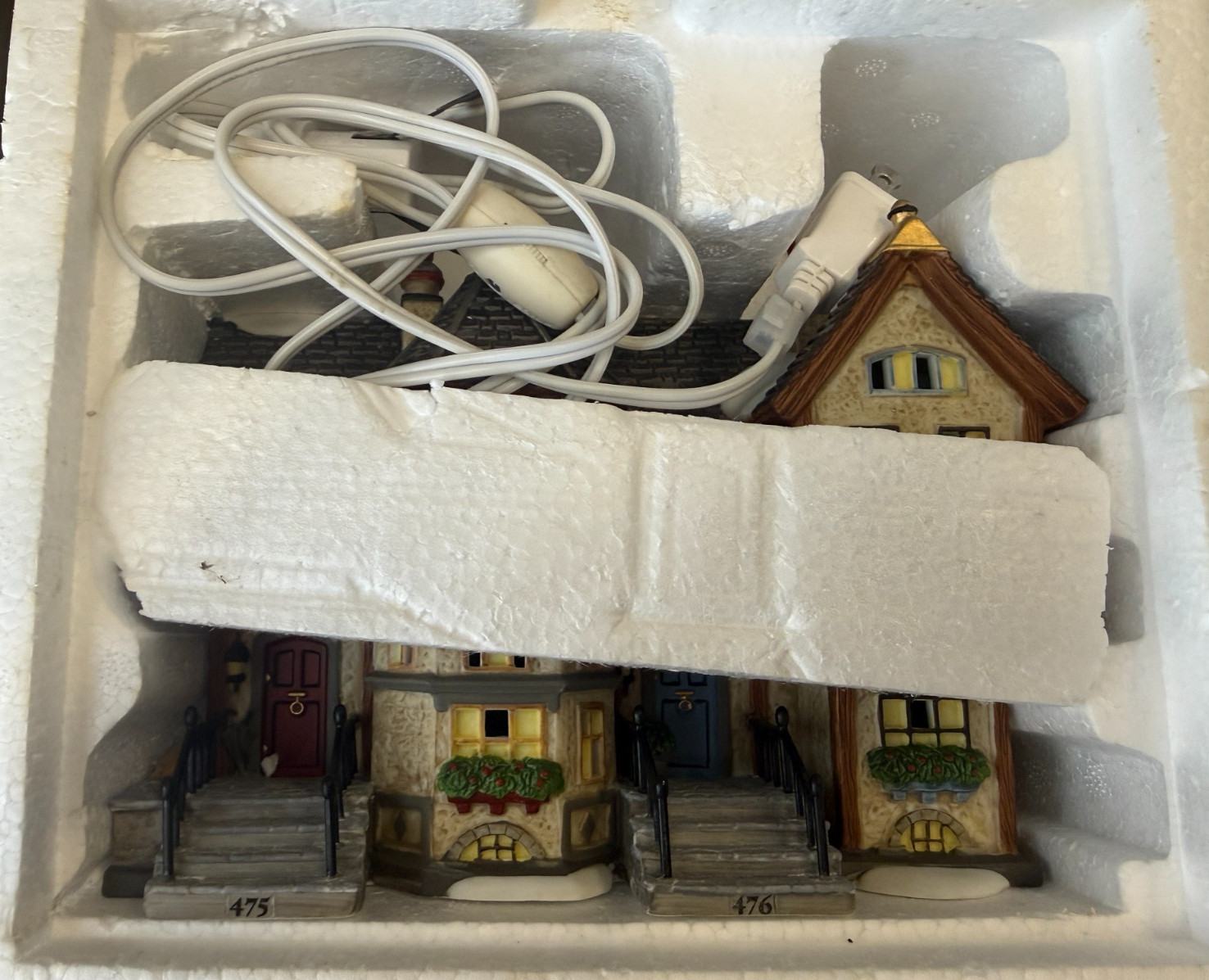 Department 56 Dickens Village Howard Street Row Houses 2004 Lighted Building