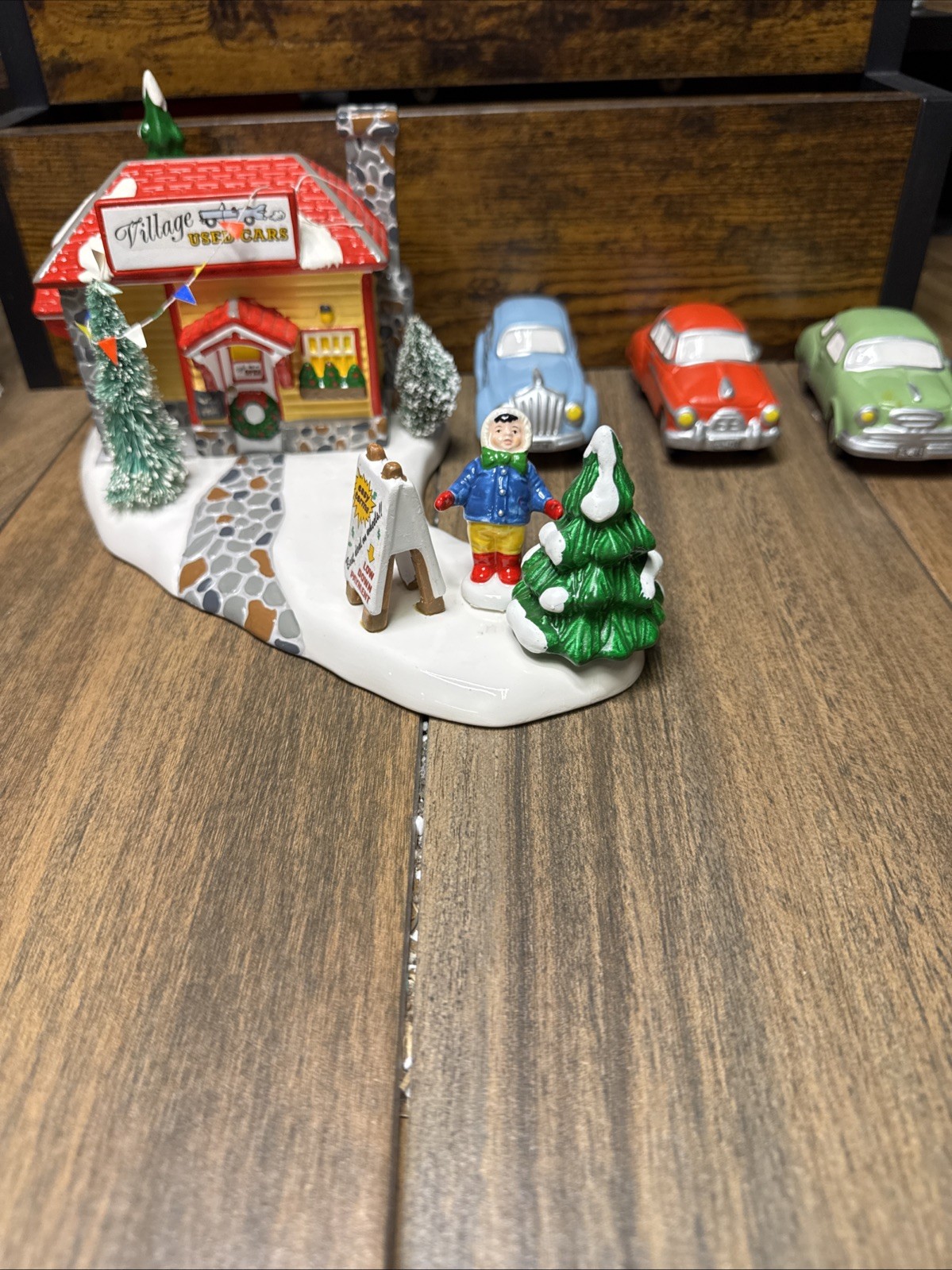 Dept 56 * “Village Used Car Lot” (Missing Telephone Pole) Snow Village**Read