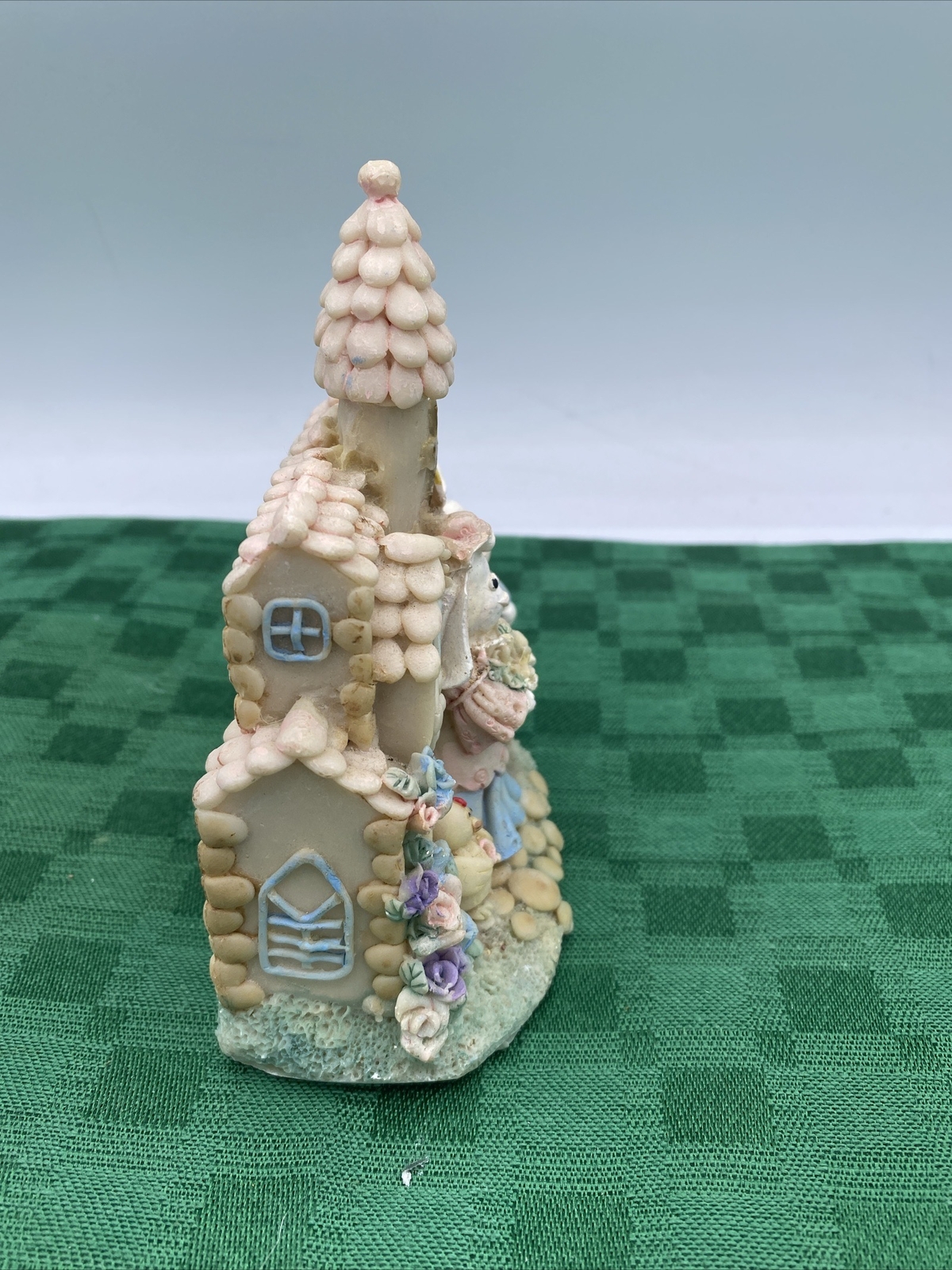 1999 Easter Village Collectibles