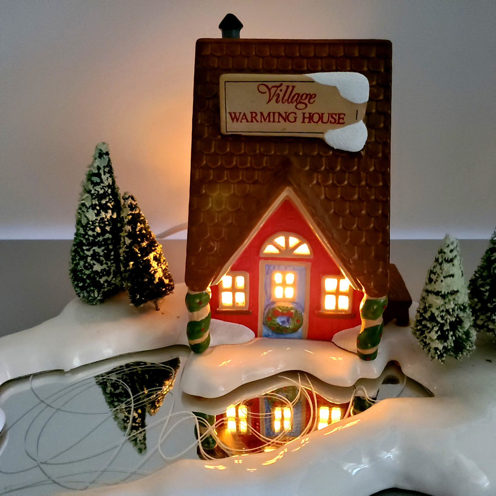 Department 56 Snow Village Warming House #5145-4💖