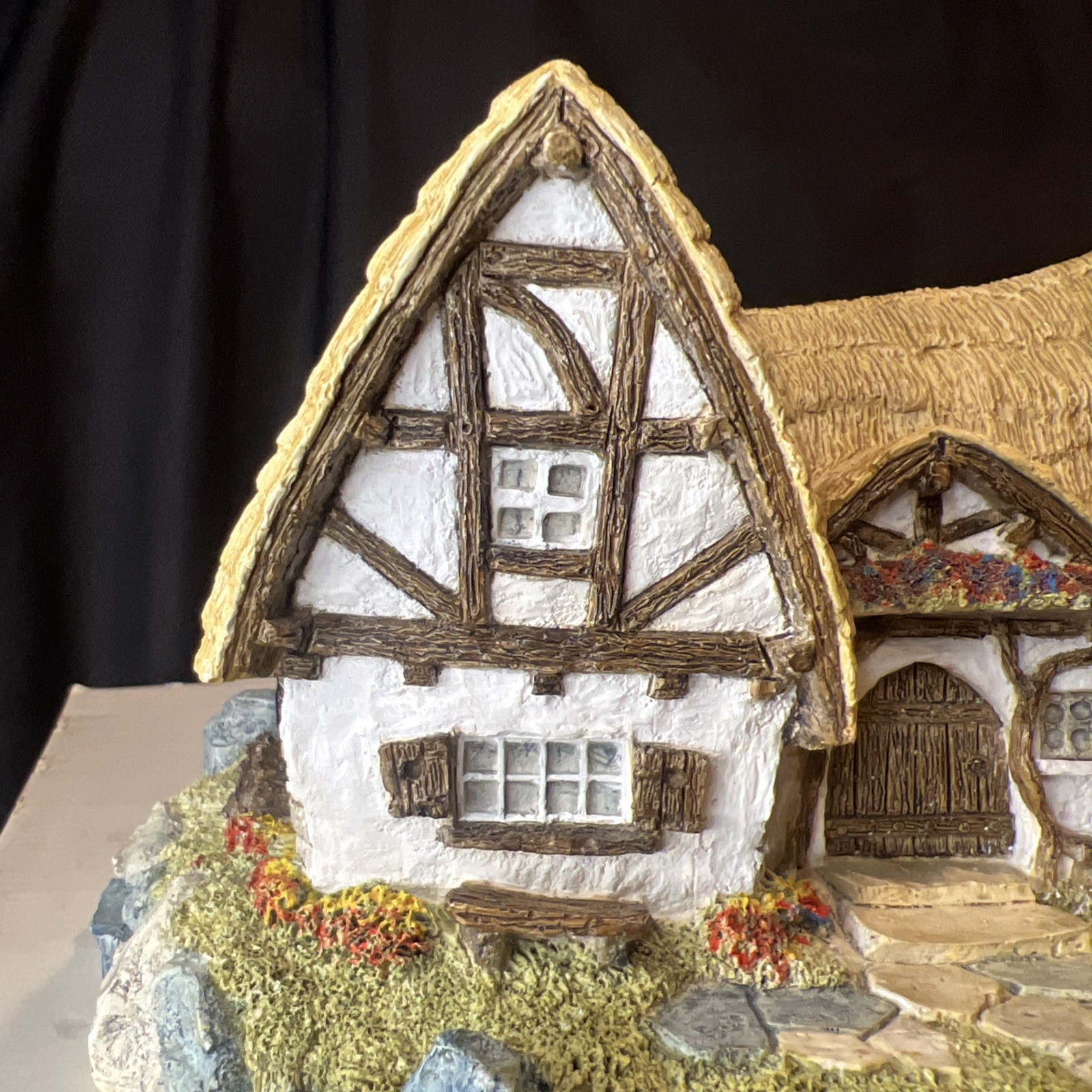 Lilliput Lane “Seven Dwarfs Cottage” The Disney Collection 50th Anniversary Ed.