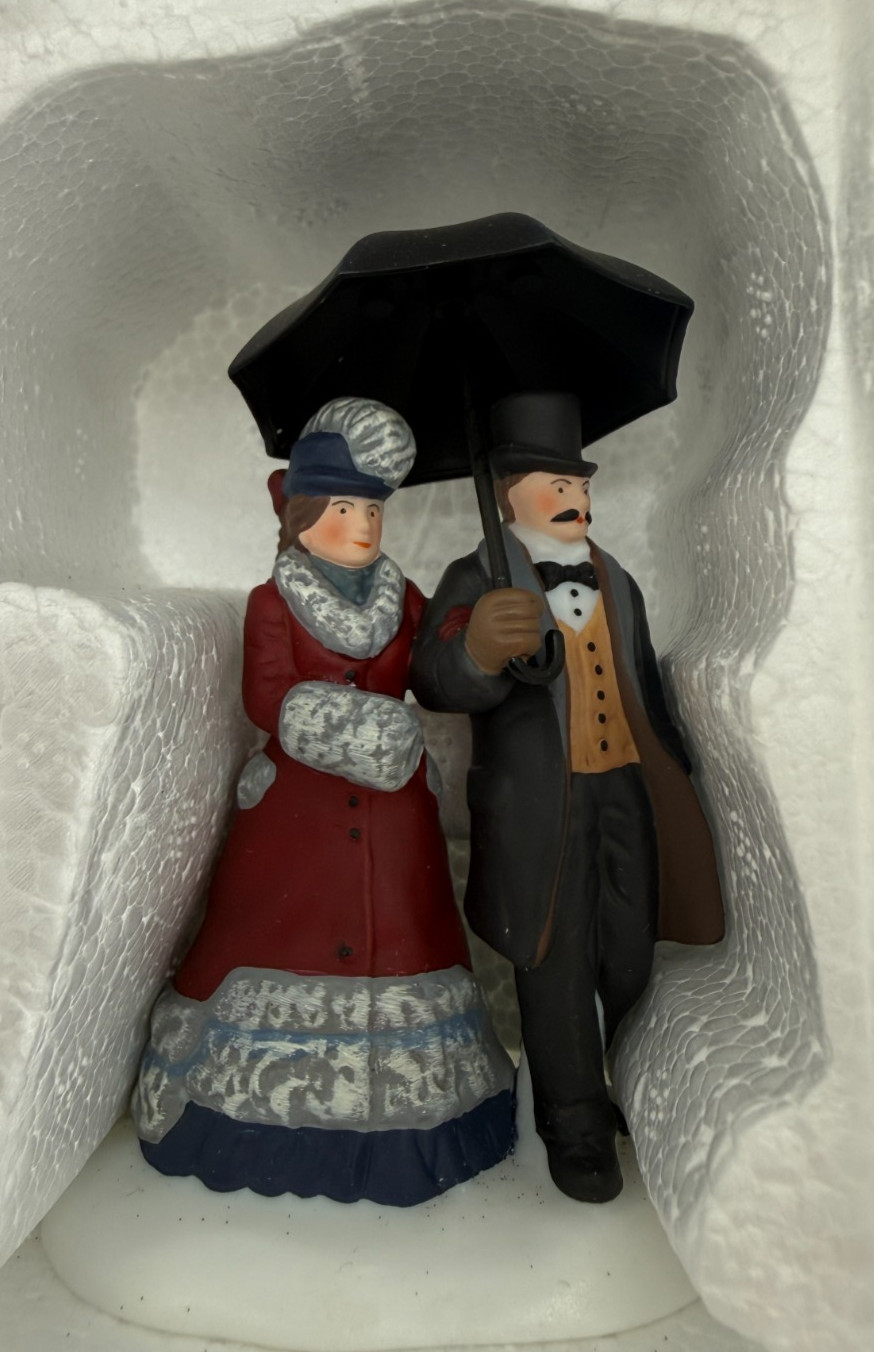 Department 56 Dickens Village Under The Bumbershoot Figurine #56.58460