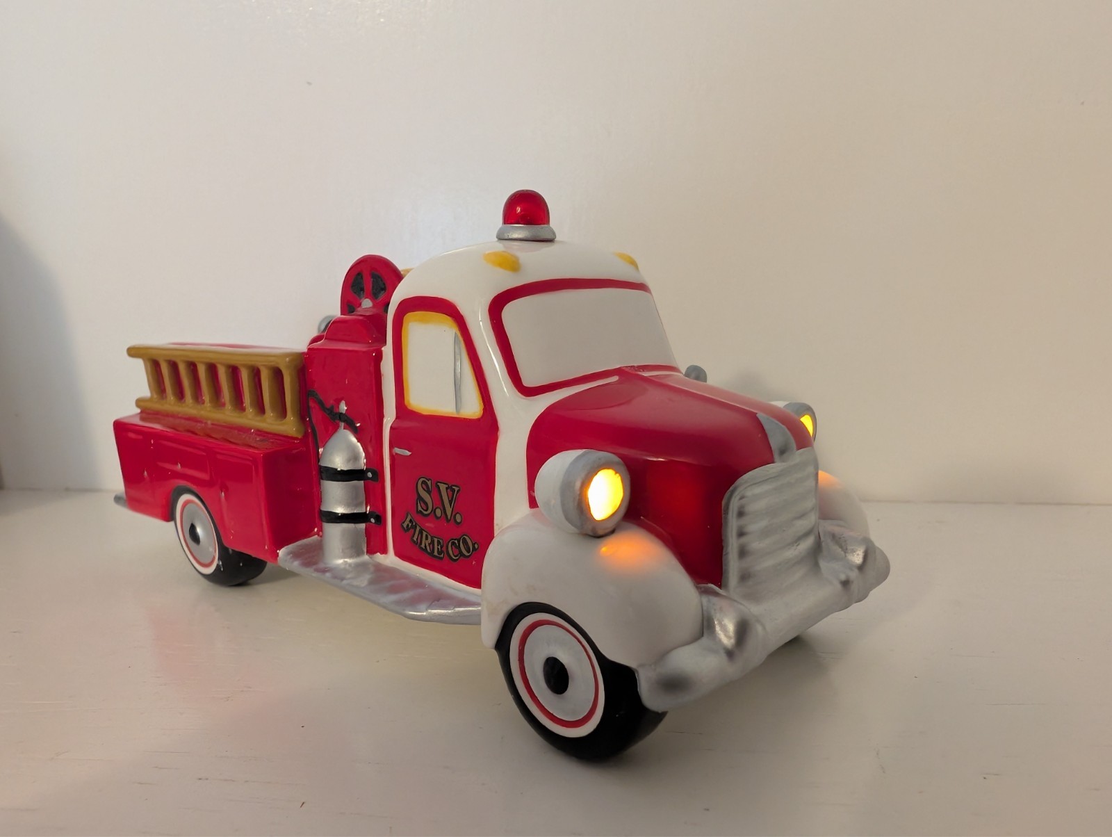Dept 56 – Original Snow Village #54952 “Village Fire Truck” w/ working lights