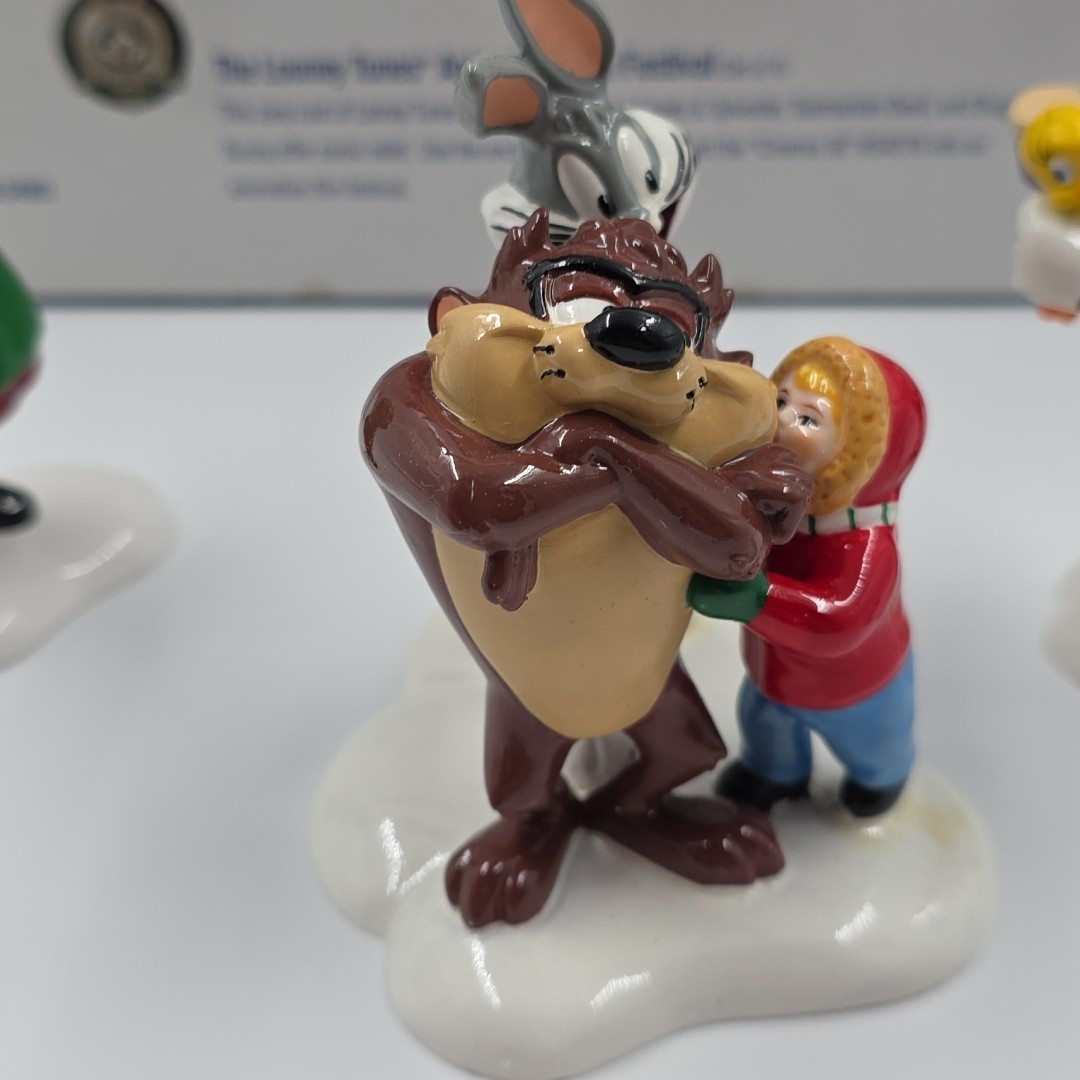 Dept 56 Looney Tunes Animation Film Festival Snow Village Bugs Bunny Taz Tweety