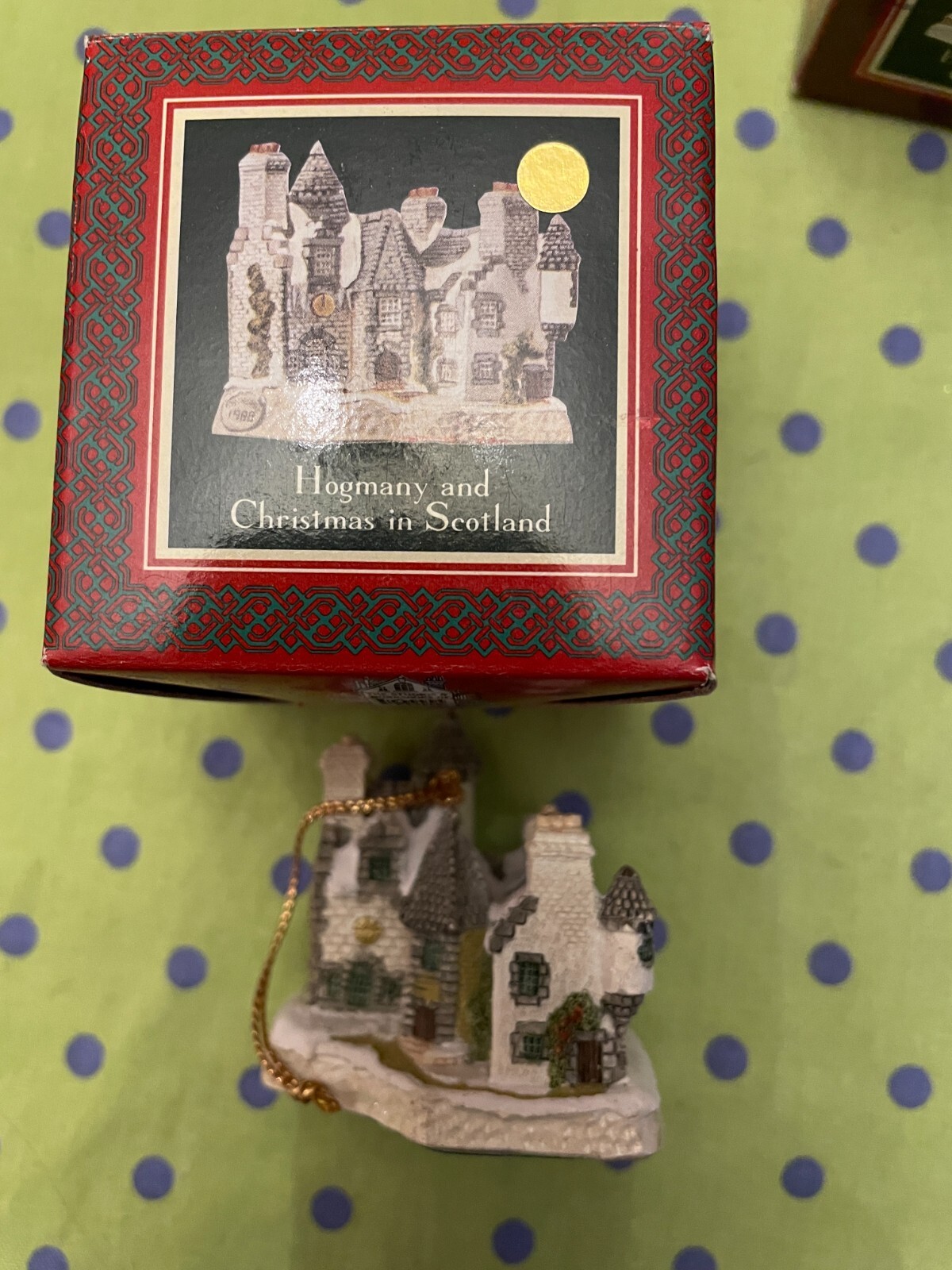 David Winter Cottages “Hogmany and Christmas in Scotland” 1 3/4″ Ornament NEW!