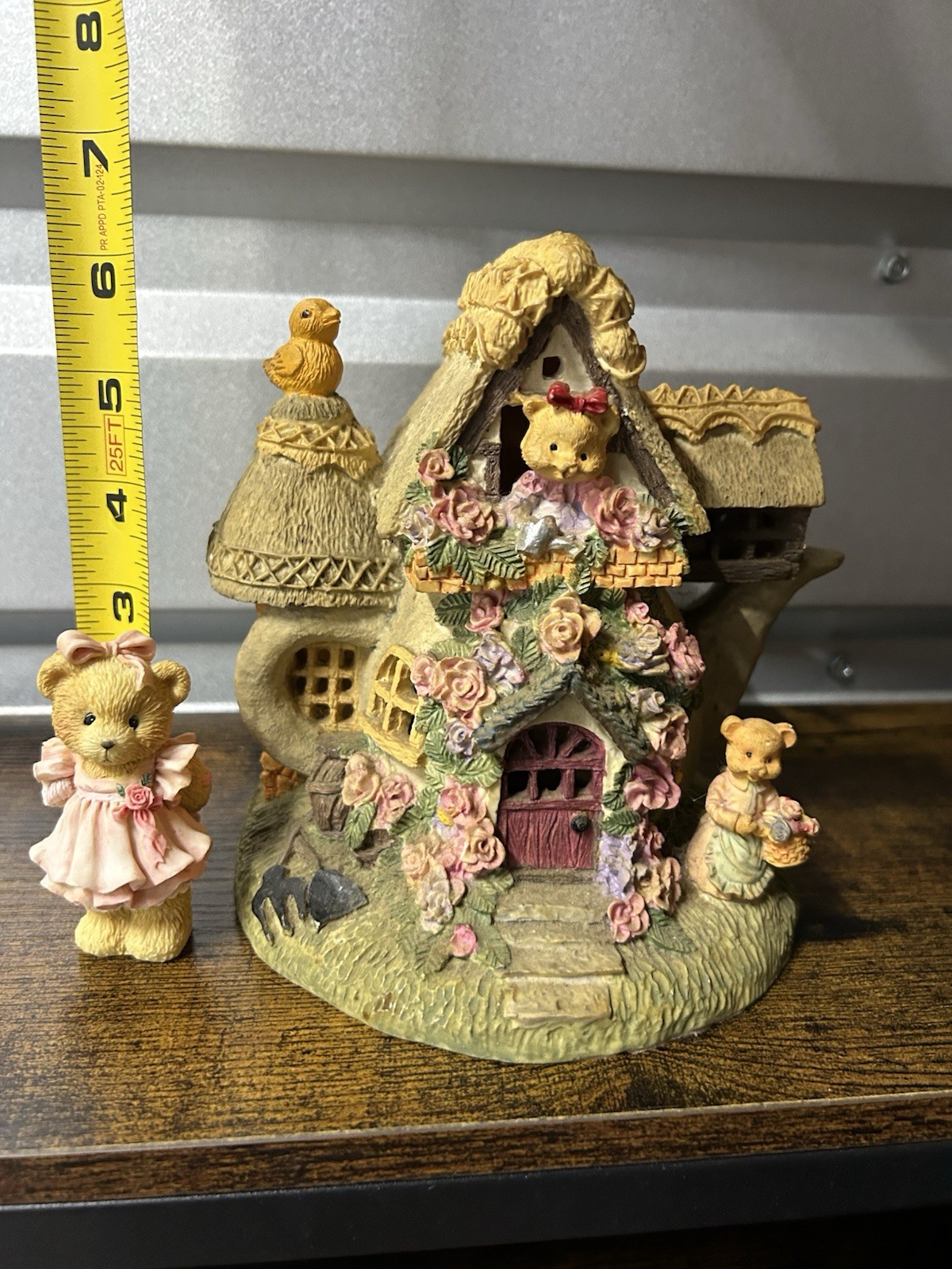 Boyd’s Bears Bearly Built Villages Baileys Cozy Cottage w Teddy Child Of Love