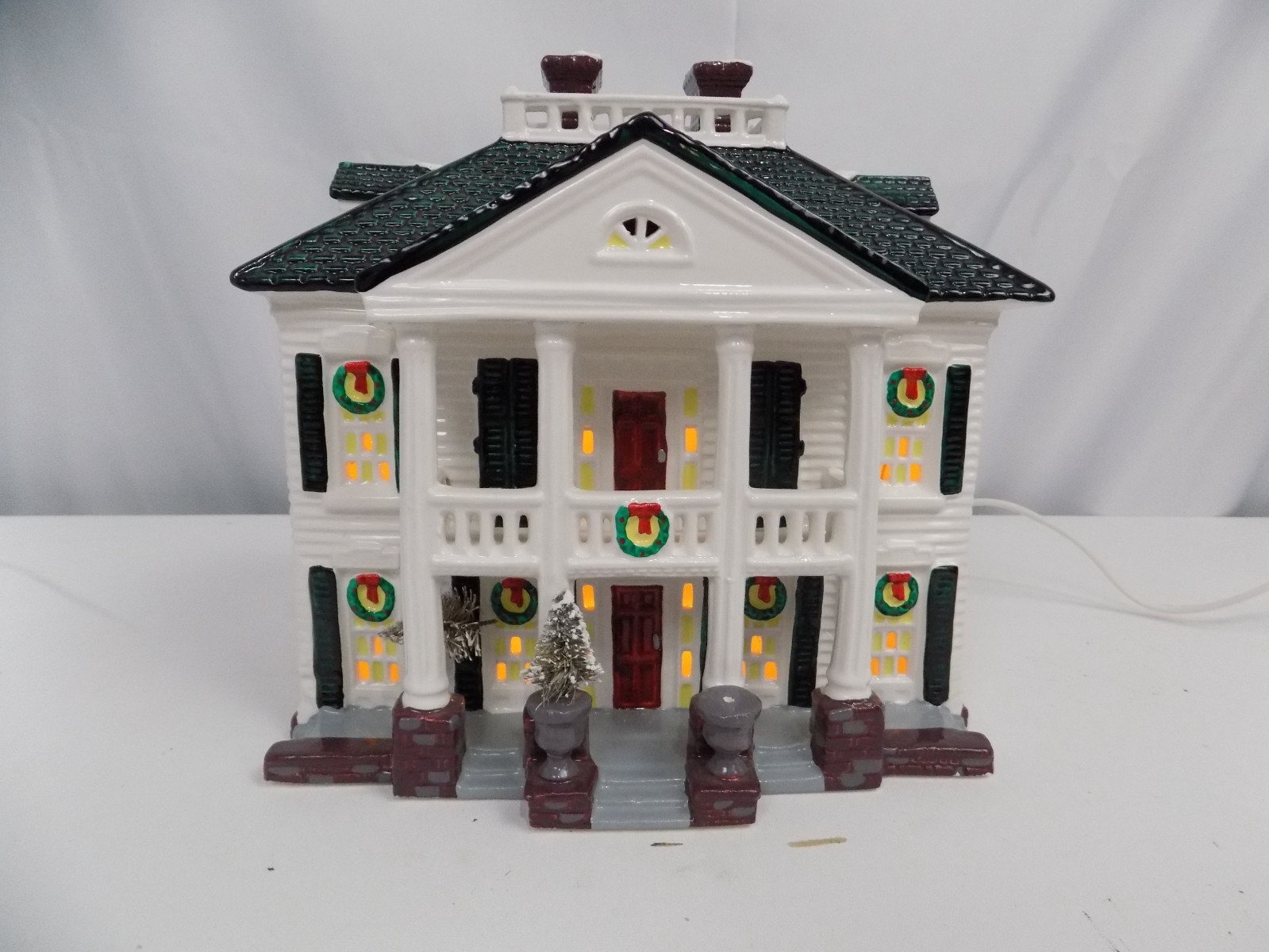 Department 56 Snow Village Southern Colonial Handpainted Ceramic House 7.5in