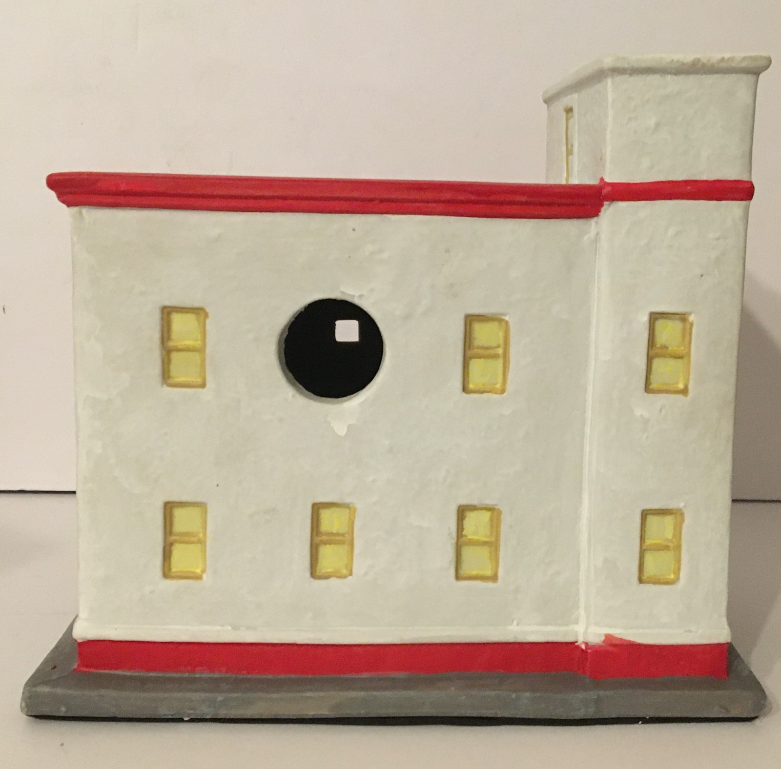 Christmas Holiday Time 2005 Walton’s 5 & 10 Lighted Porcelain House in Box