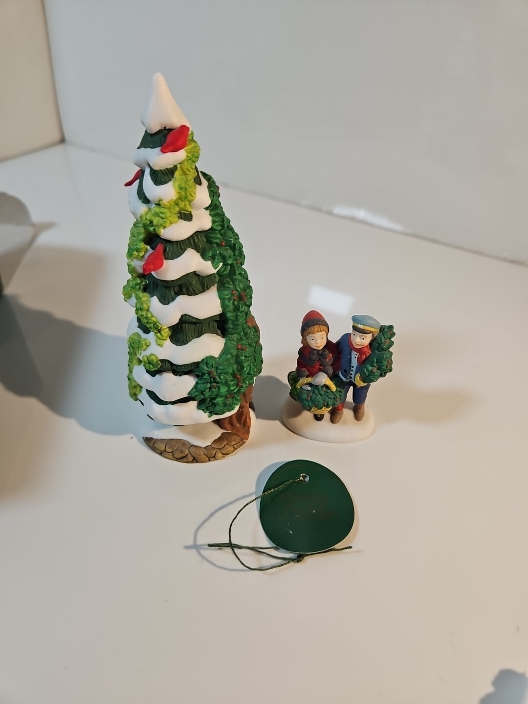 Vtg Dept 56 The Holly and The Ivy (56100) – Heritage Village In Box GUC W/tag