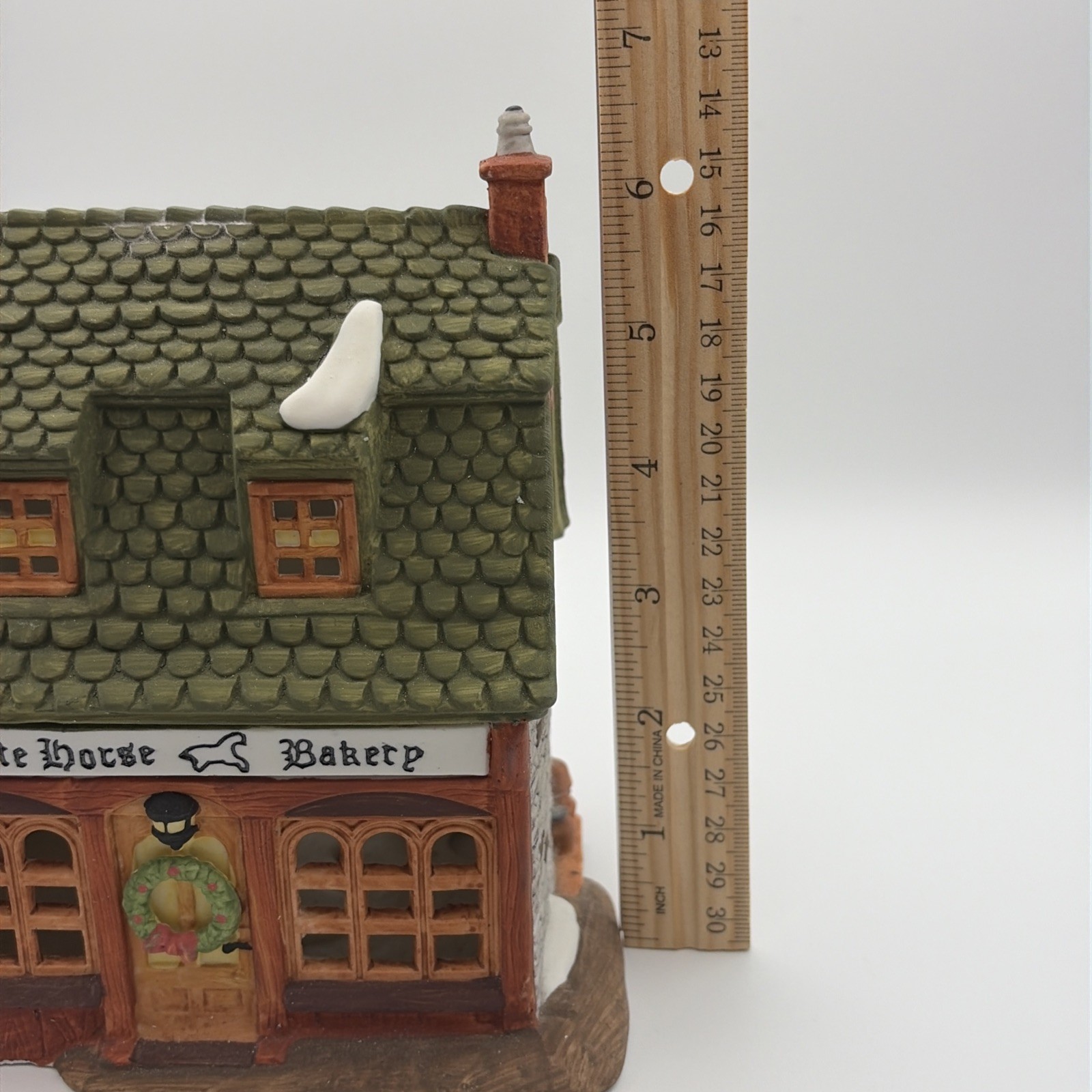 1988 Dept 56 White Horse Bakery Dickens Christmas Village in Box #5926-9 EUC
