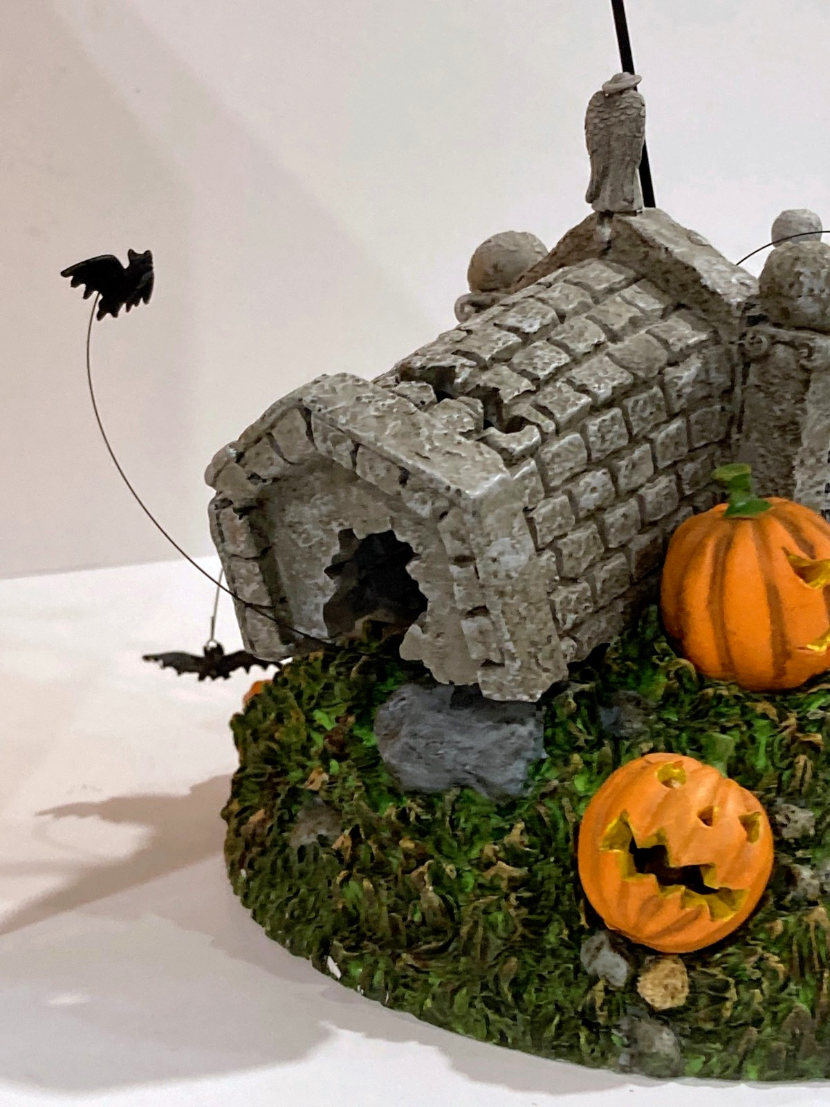 Dept 56 Escape From The Crypt Flying Skeleton Halloween Snow Village Retired