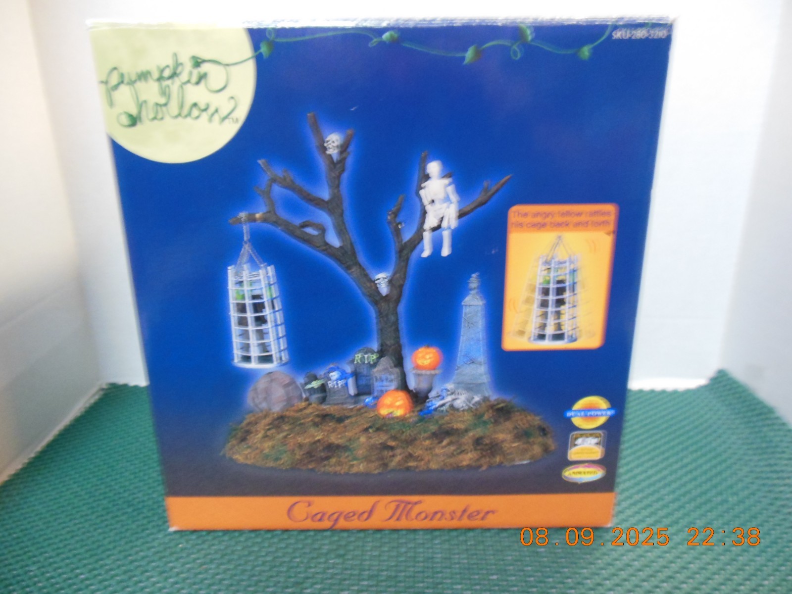 Lemax Spooky Town Pumpkin Hollow – Caged Monster – Great shape