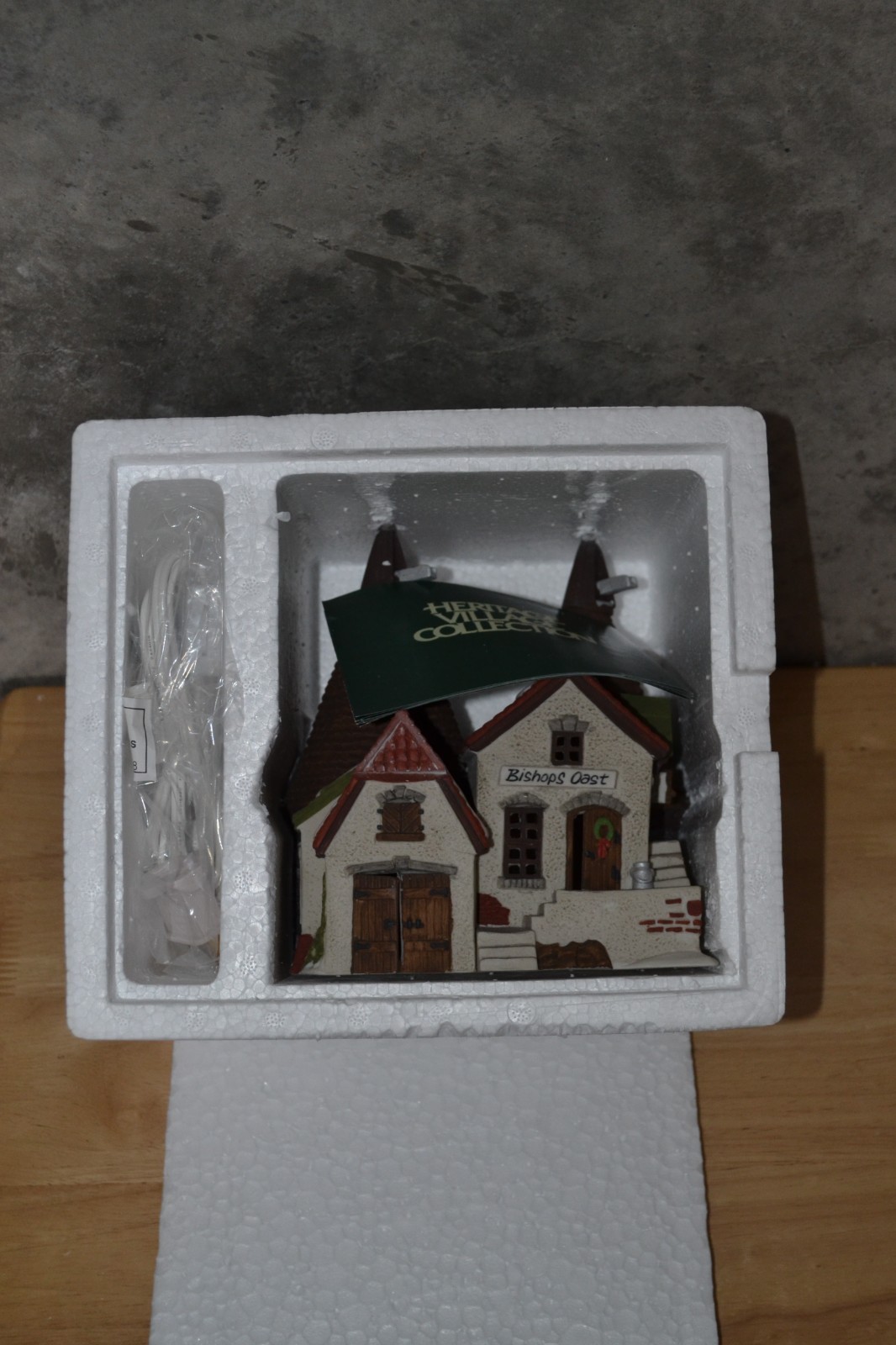 Department 56 Dickens Village – Bishop Oast House #5567-0 OB