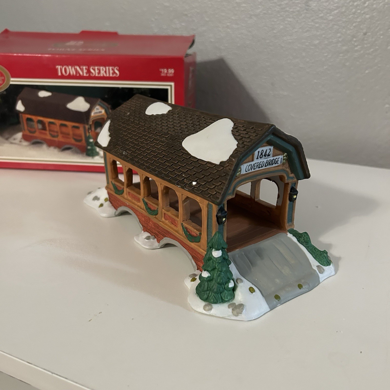 Dickens Collectables COVERED BRIDGE TOWNE SERIES Christmas Village HOUSE 1997