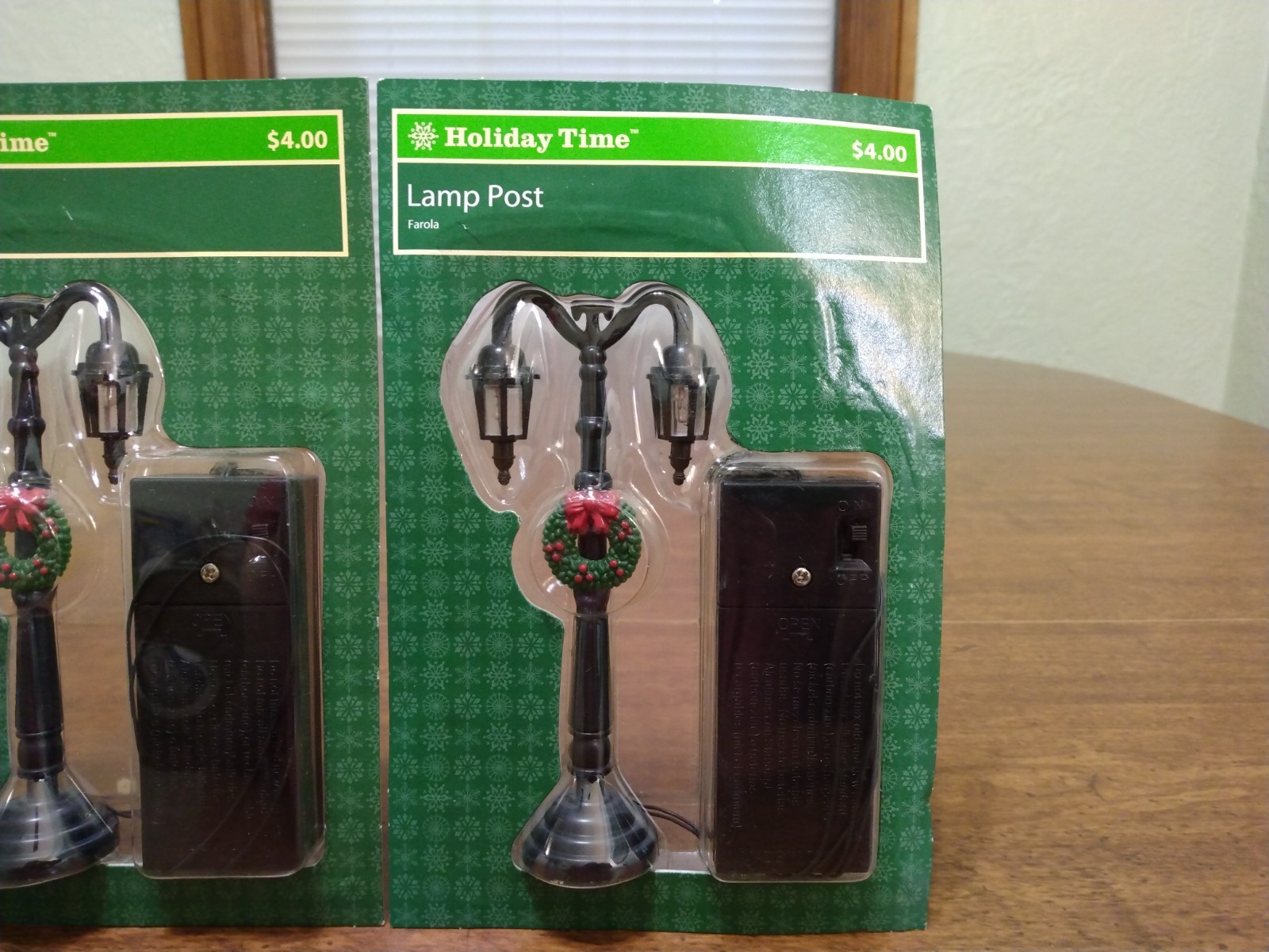 Holiday Time Lamp Posts (5″ TALL) New Lot of 2