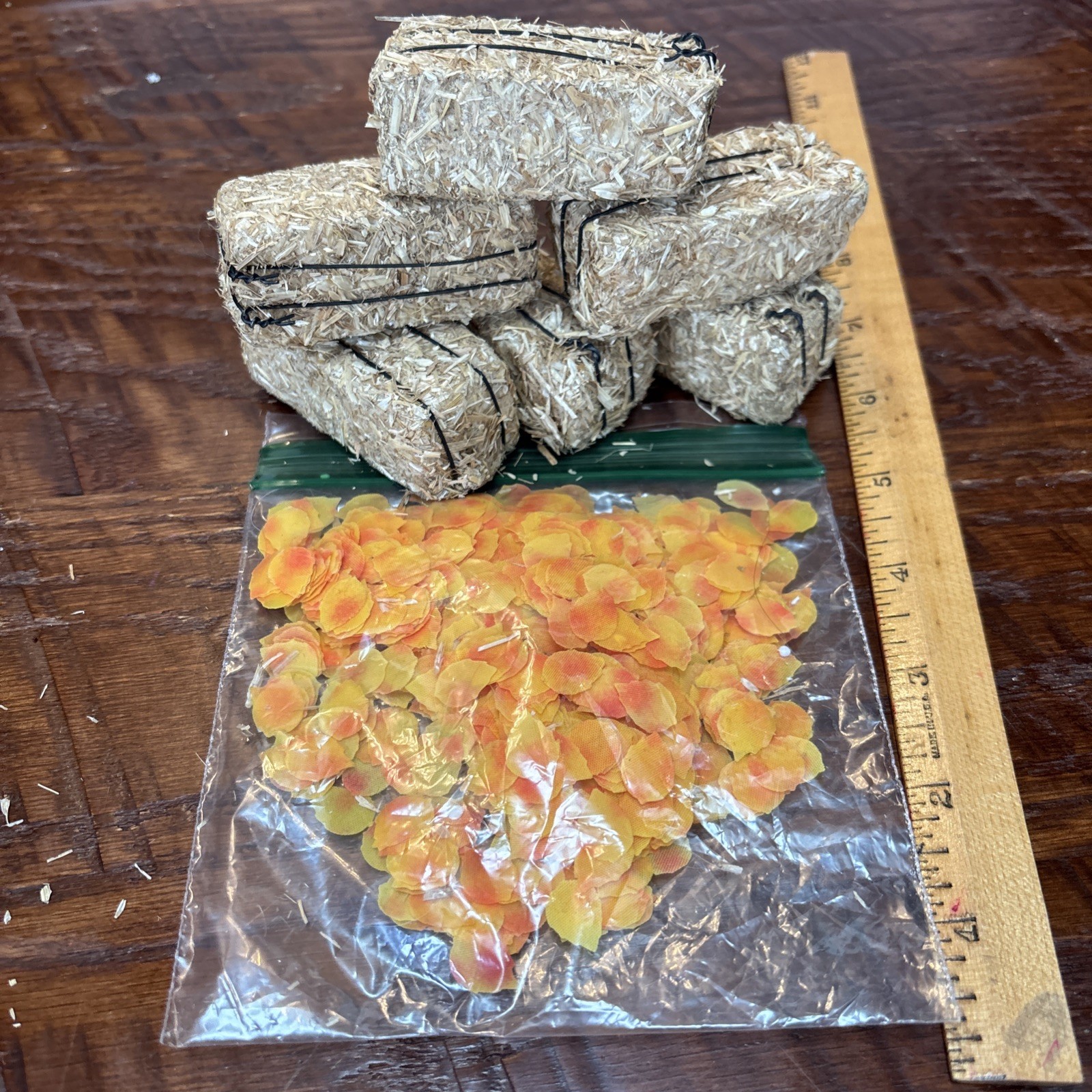 Dept 56 Lot of 6 Straw Hay Bales & Orange Fall Leaves Halloween, 2.5x1x1.25″