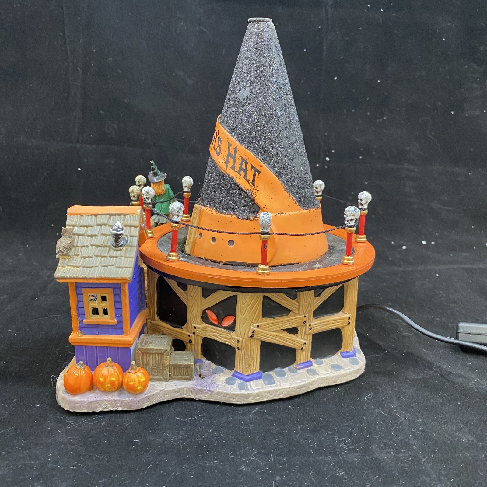 LEMAX SPOOKY TOWN WITCHES HAT CARNIVAL RIDE & LOW FLYING SIGN ANIMATED MUSICAL
