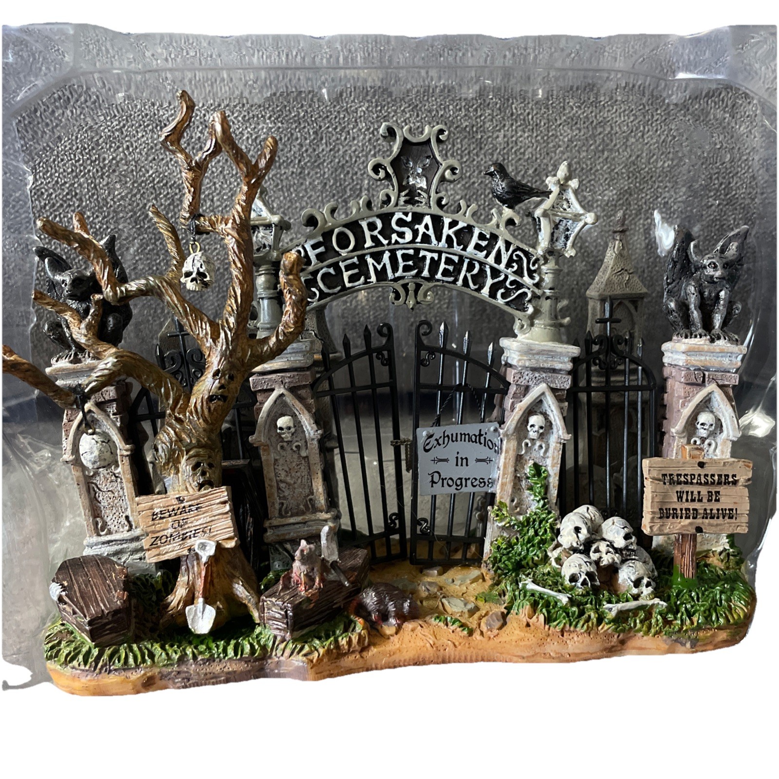 Lemax Spooky Town FORSAKEN CEMETERY GATE Graves Coffin Skeleton Halloween 43421