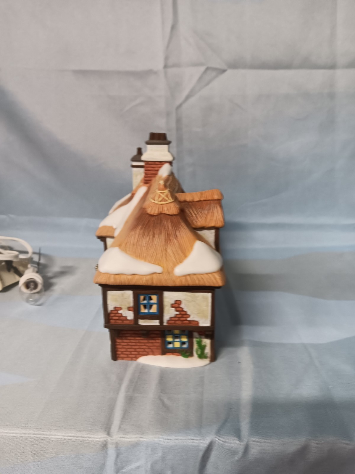 Dept. 56 The Leather Bottle Dickens’ Village Series #58511 2002 Retired WPC58