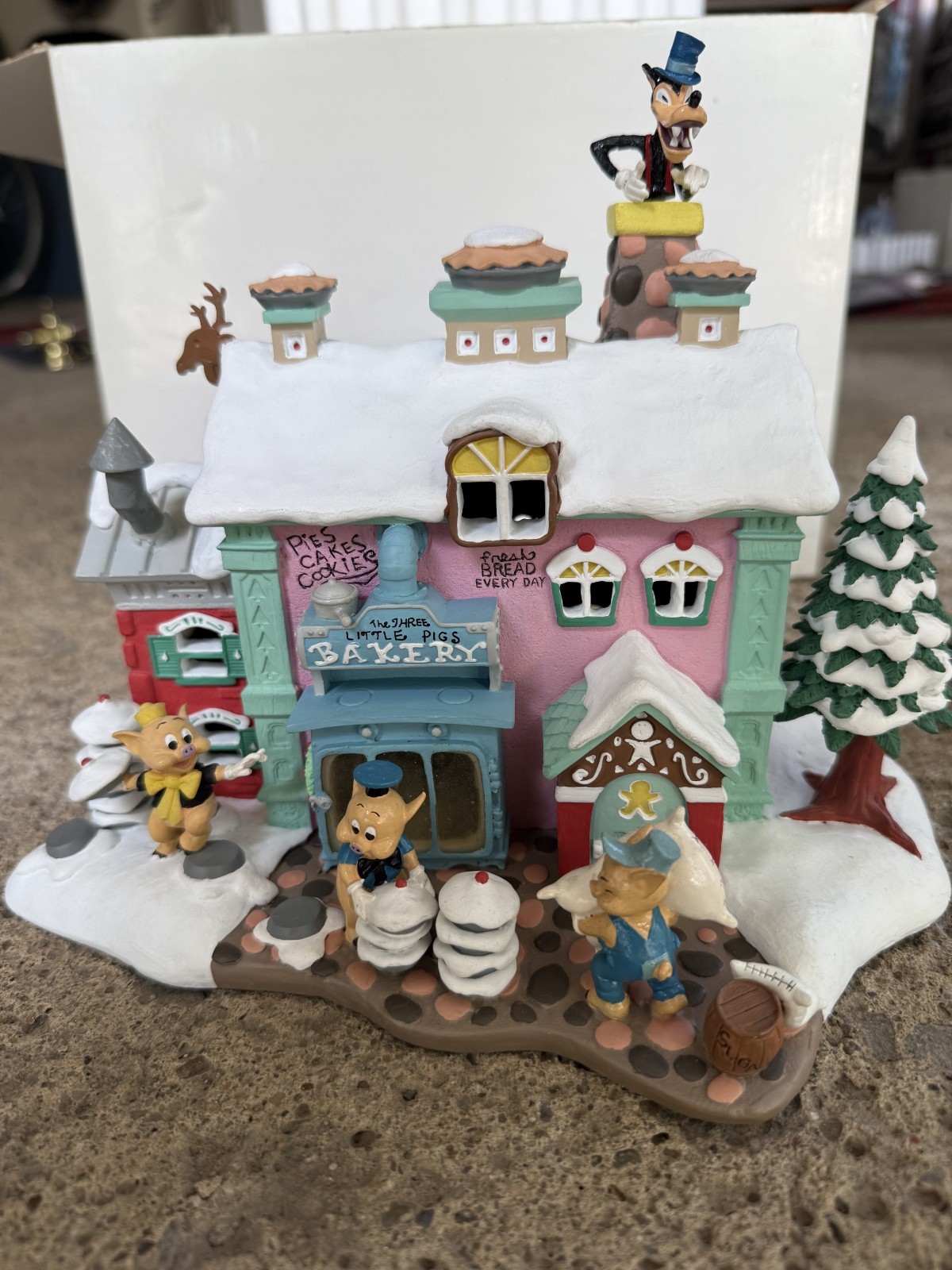 Disney Winter Wonderland Three Little Pigs Bakery House, NIB, Danbury Mint