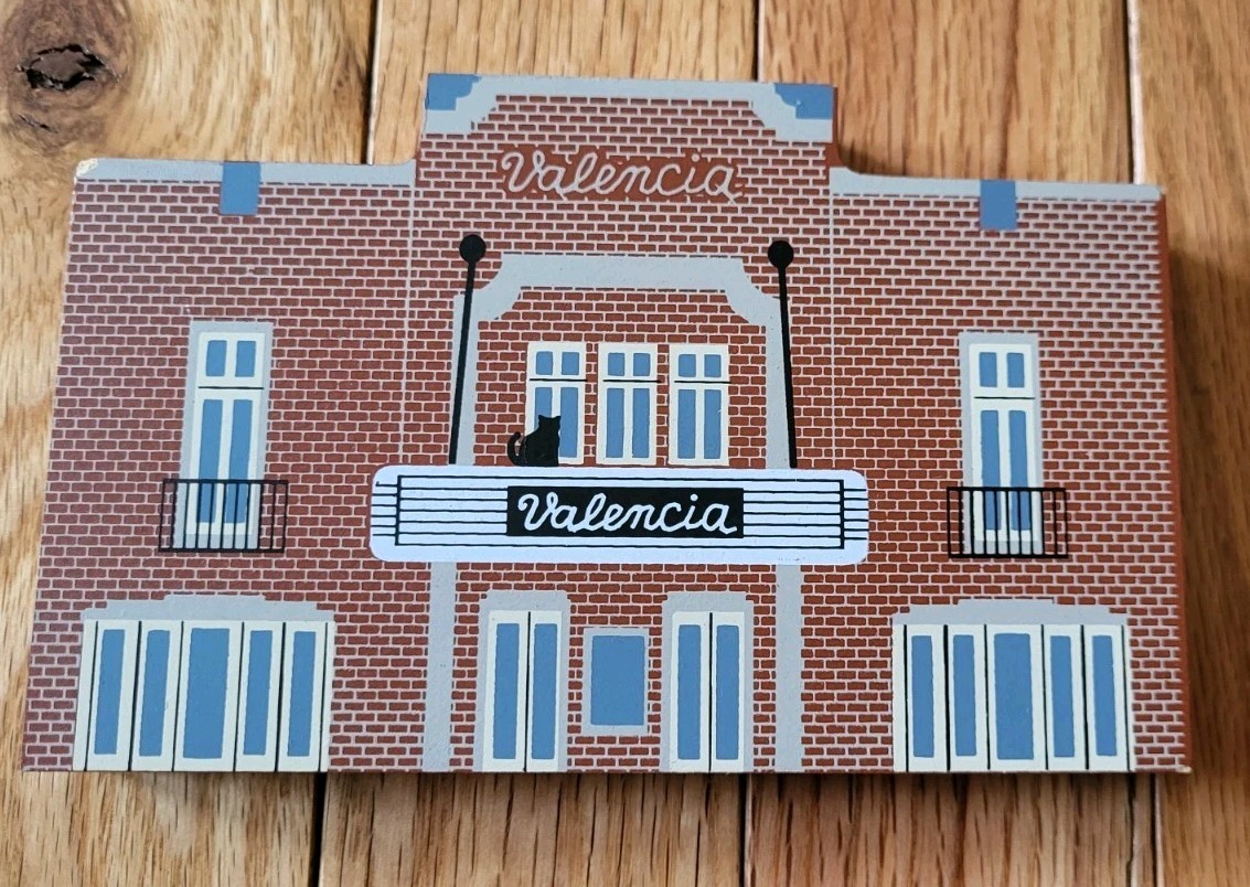 Cat’s Meow 1993 Valencia Ballroom York PA Signed Shelf Sitter VG