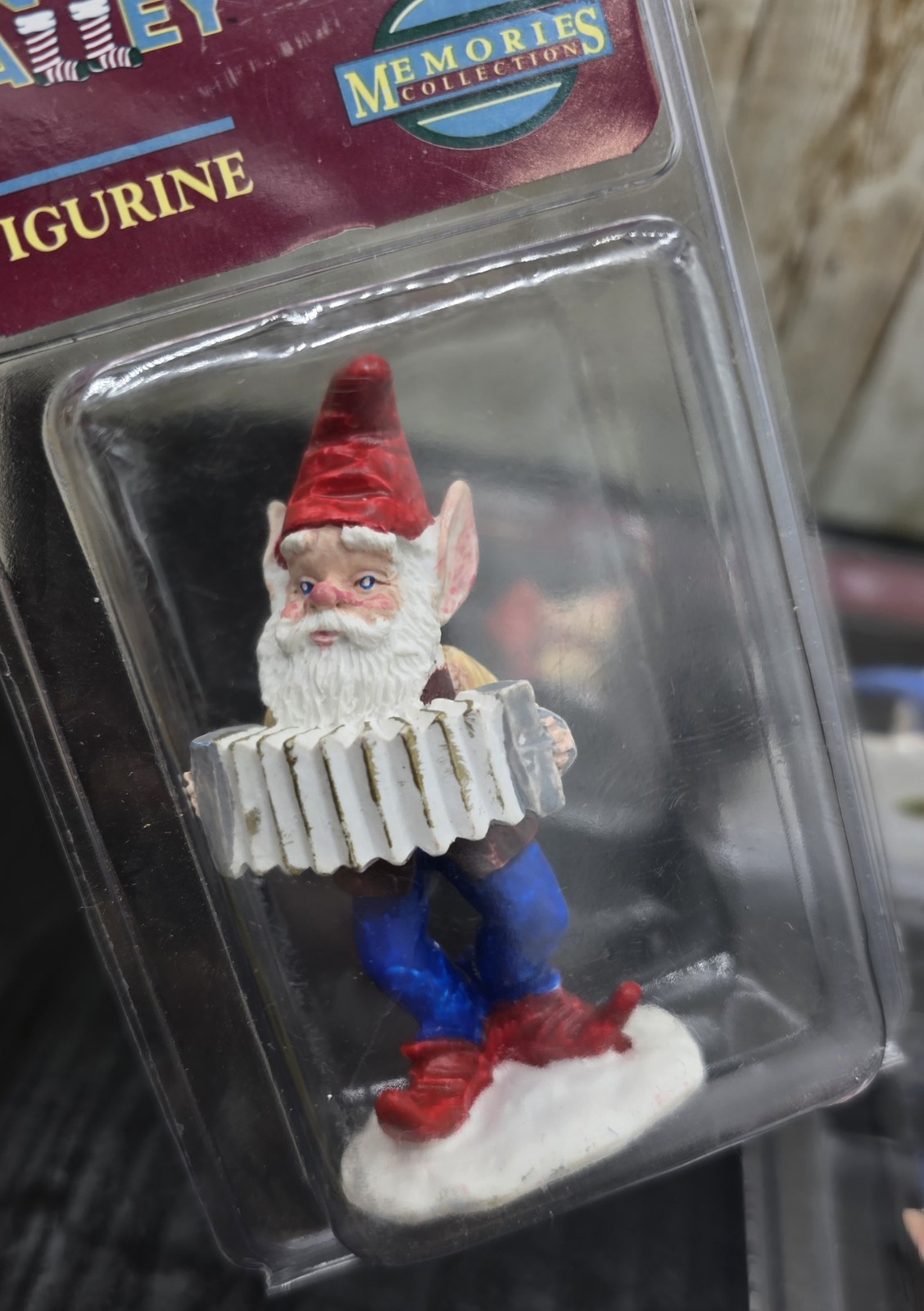 Lot Of 4 Vtg Venture Memories Collection Snow Valley Christmas Village Figures