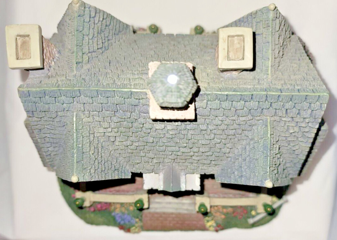 Vintage Thomas Kinkade Hawthorne Village Lamplight Village “Village Hall” 2001