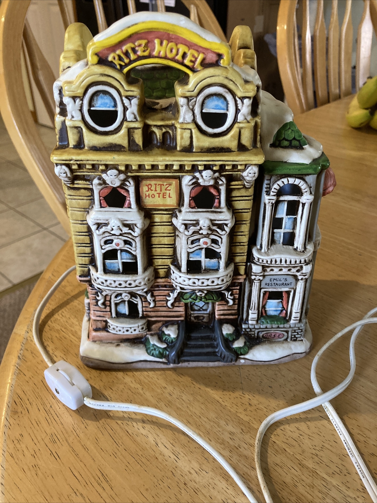 Lefton 1987 The Ritz Hotel #06341 Colonial Village Byron Wood Hand Painted