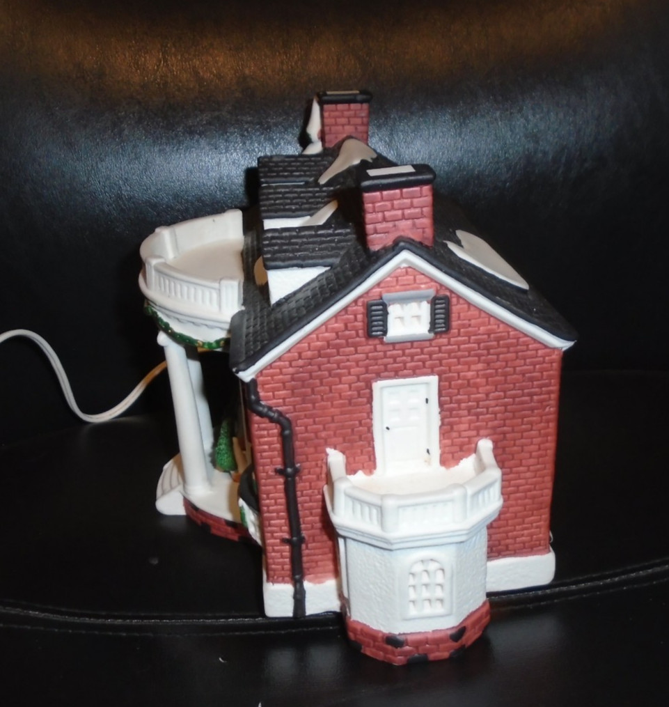 UIB 1995 LEMAX PLYMOUTH CORNERS PORCELAIN LIGHTED HOUSE #55184