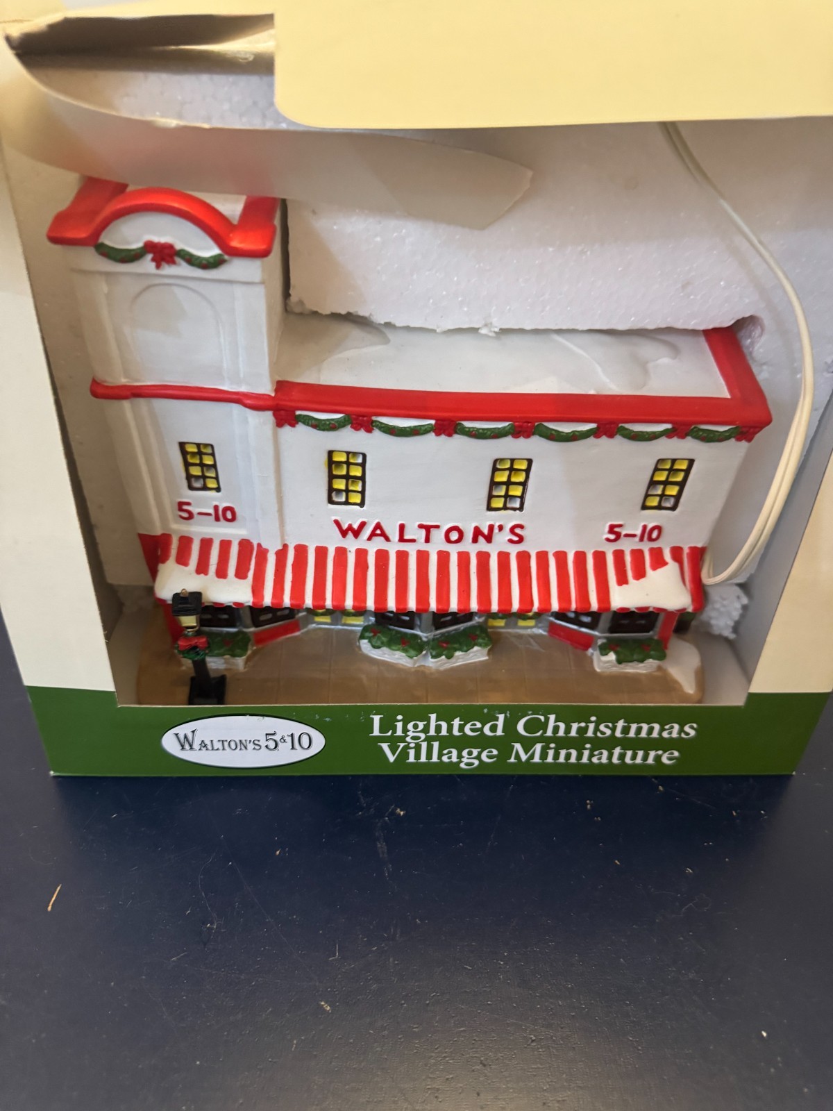 Holiday Time “Walton’s 5-10 STORE” Christmas Village 2005 Retro Collection