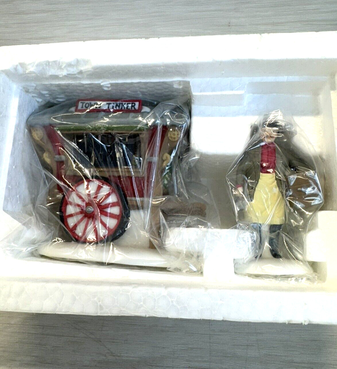 Department 56 Town Tinker #56464 Set of 2 Heritage Village Retired w Pans