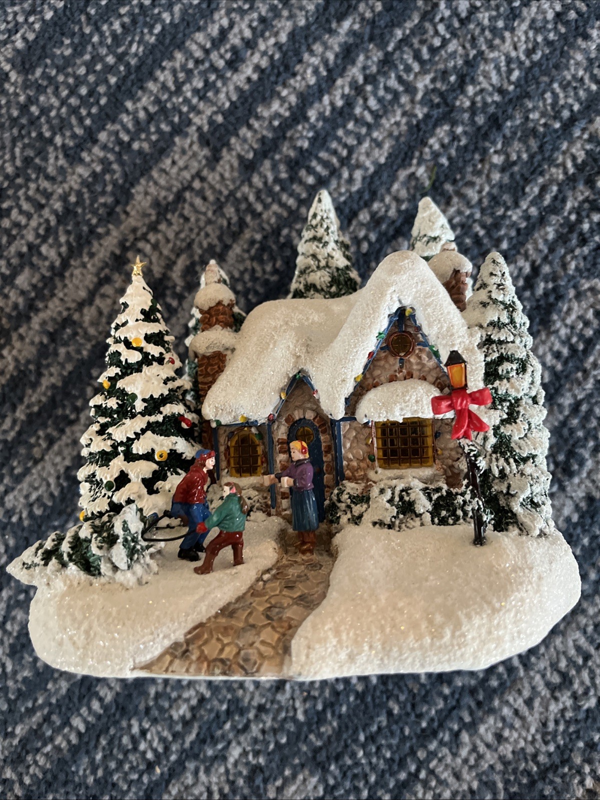 Thomas Kinkade Country Christmas Homecoming Light-Up House 2015 Teleflora