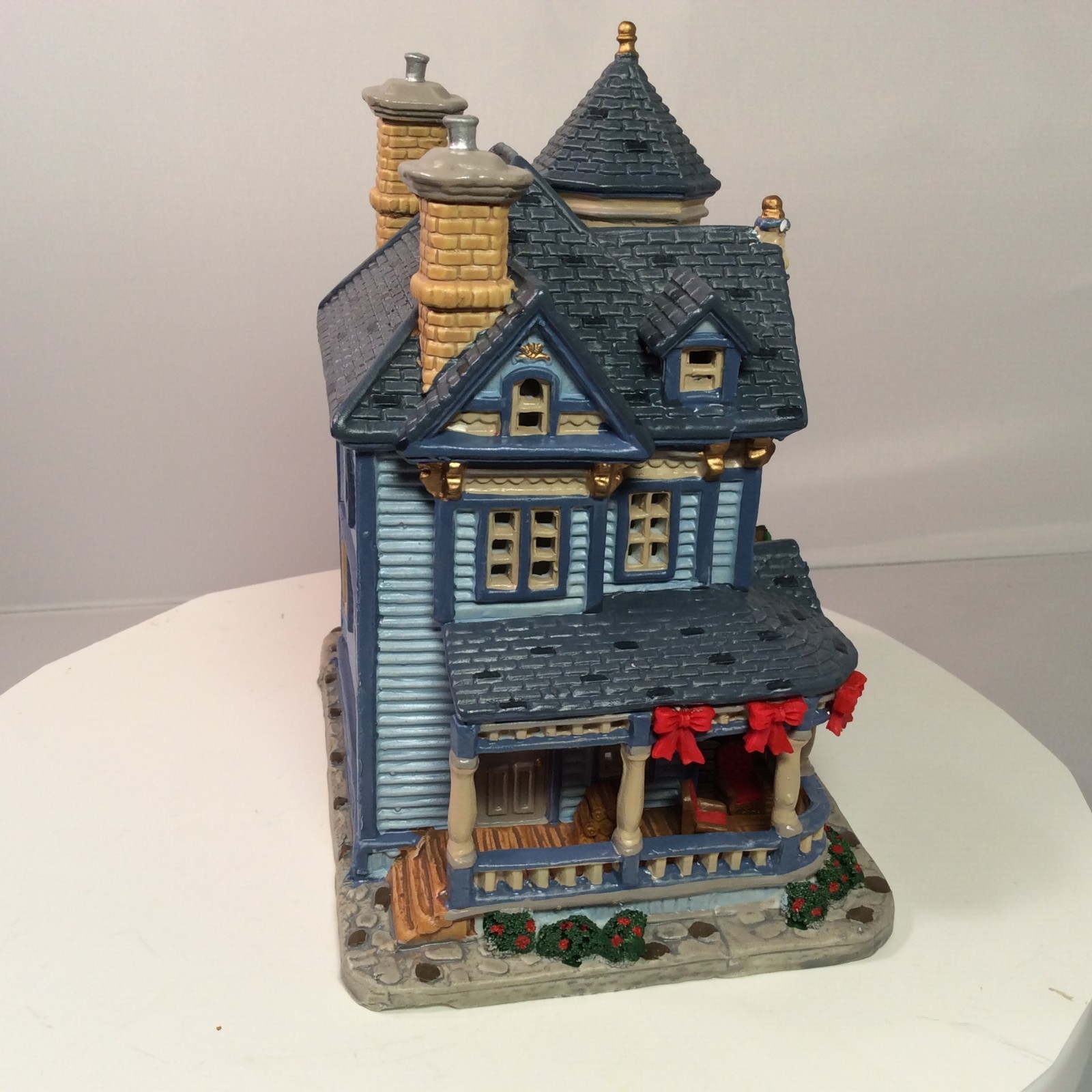 2004 LEMAX Coventry Cove Village Lighted “BENSEN HOUSE” #45116