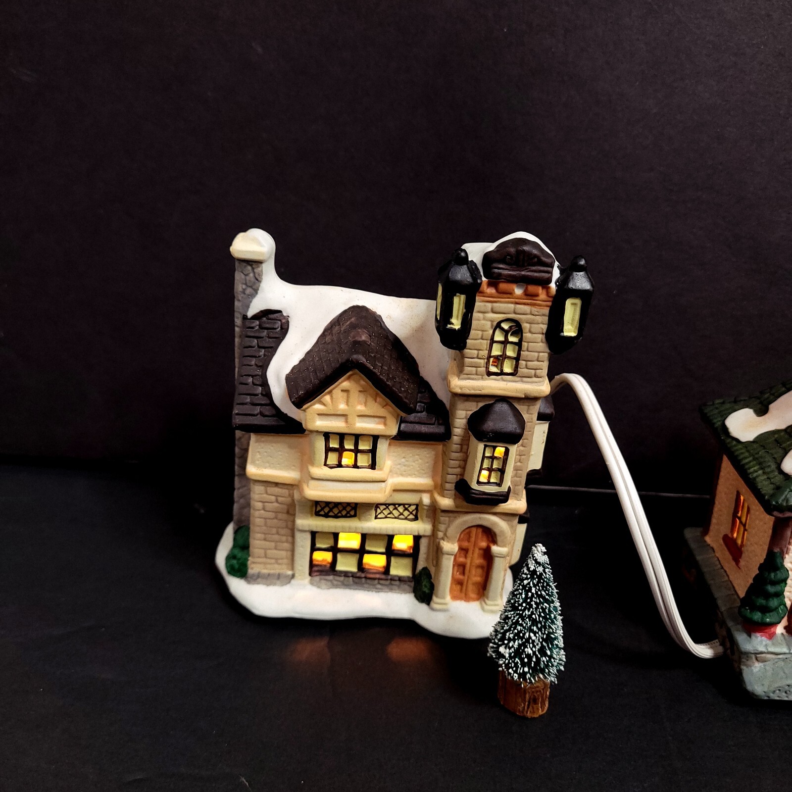 Victorian Traditions 7 Piece Village Set Illuminated With Cord/bulb