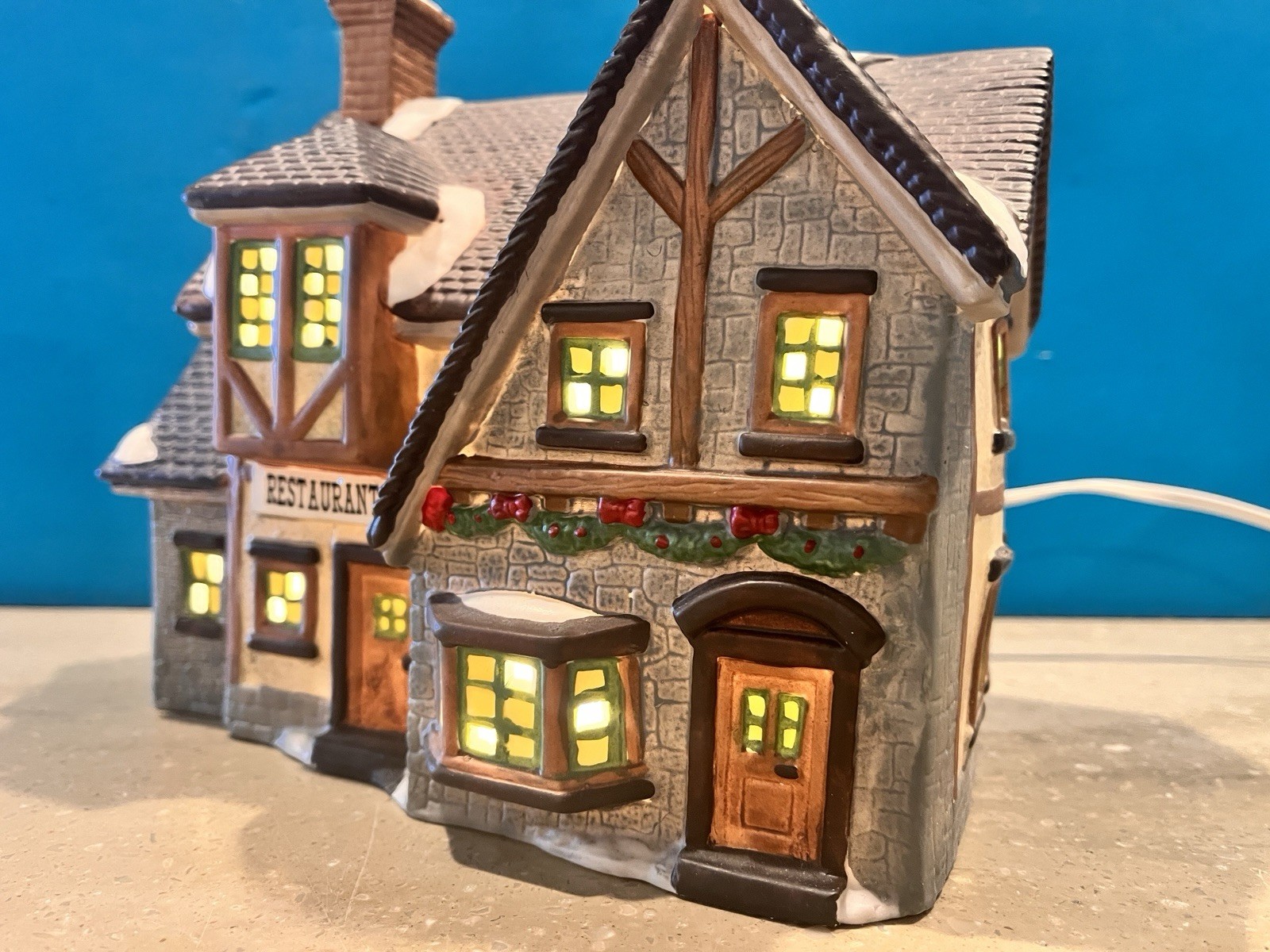 HOLIDAY TIME VINTAGE VILLAGE COUNTRY COTTAGE CHRISTMAS DECORATION HOUSE
