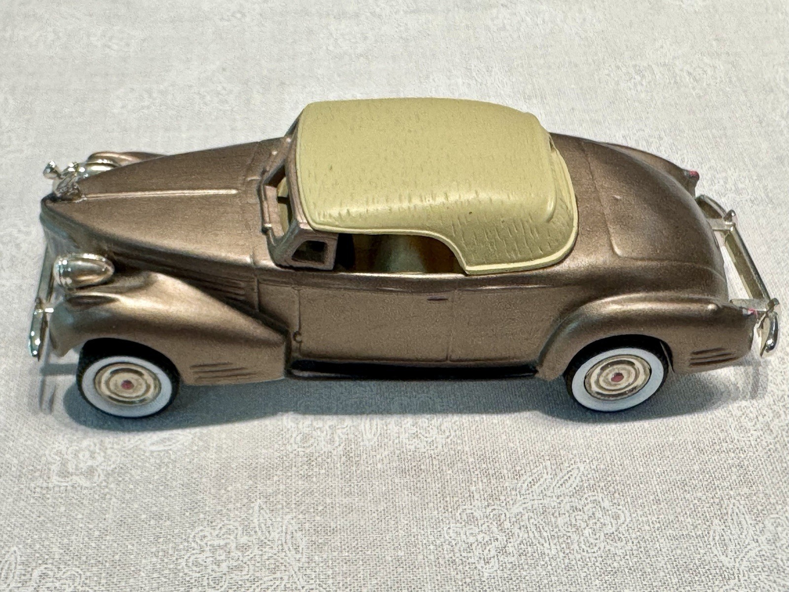 DEPARTMENT 56 VINTAGE CARS 1940 V16 CADILLAC COUPE 59416