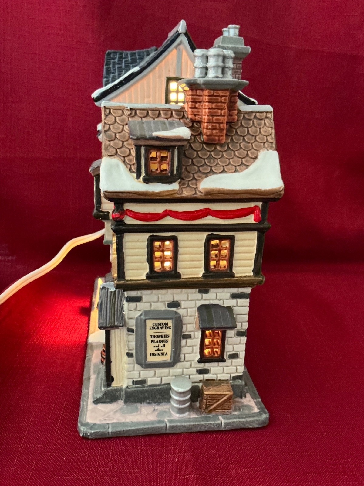 Lemax Plymouth Corners Christmas Village Ship To Shore Shoe Store Engraver 25654