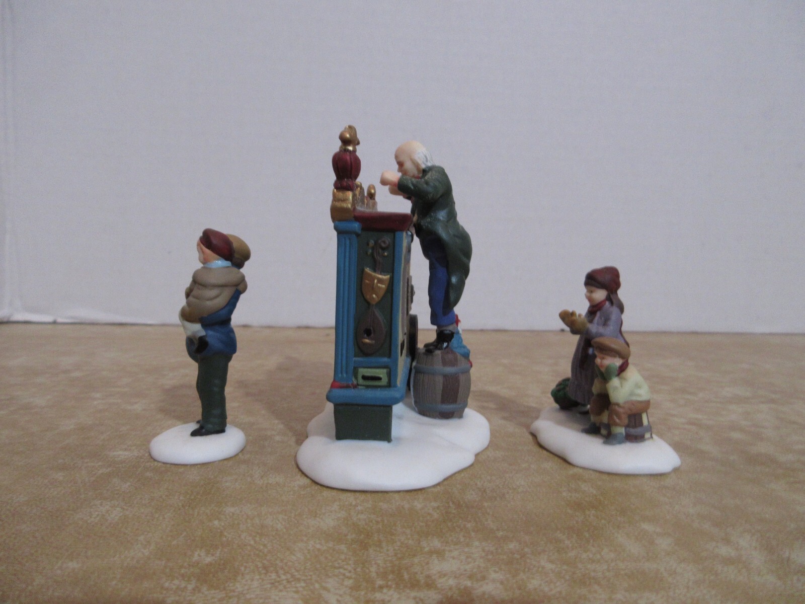 Dept 56 Heritage Dickens Village 1992 The Old Puppeteer #5802-5