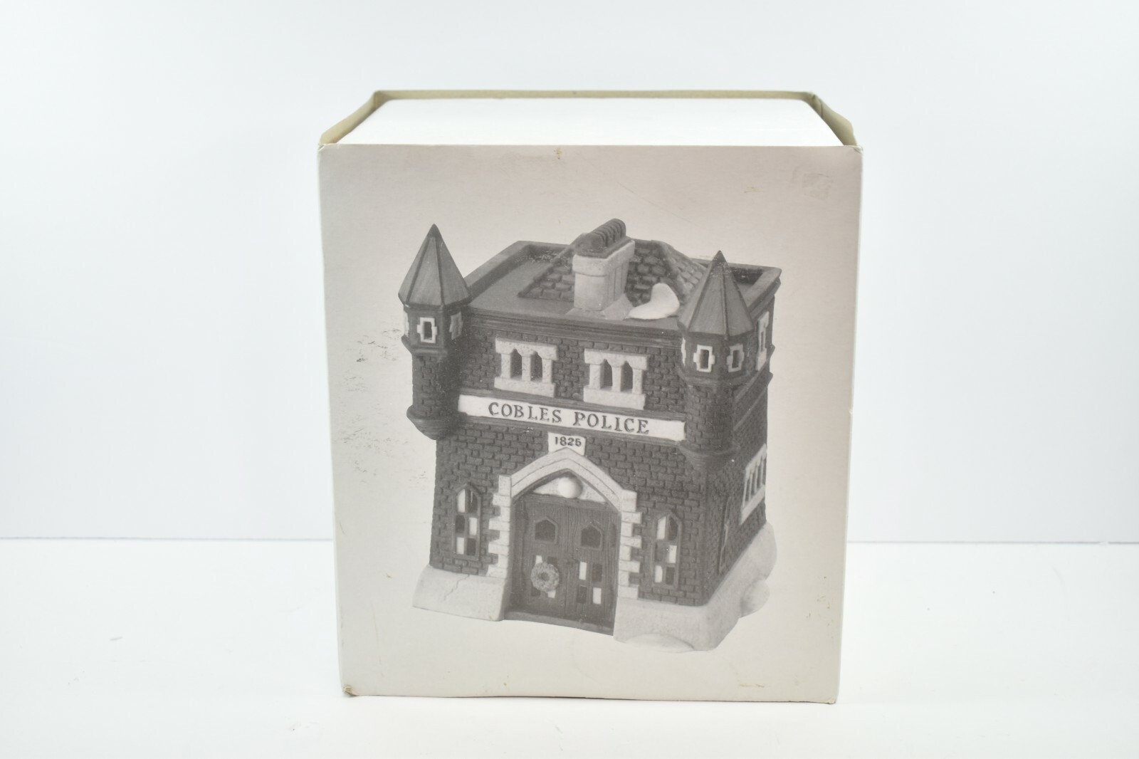 DEPARTMENT 56 COBLES POLICE STATION DICKENS VILLAGE SERIES #5583-2 1989