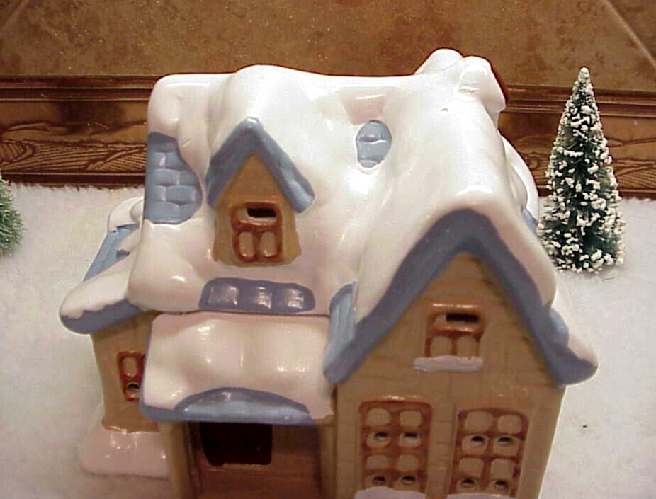 Vintage House of Lloyd Country Cottage Lighted House Snow Draped Roof Marked