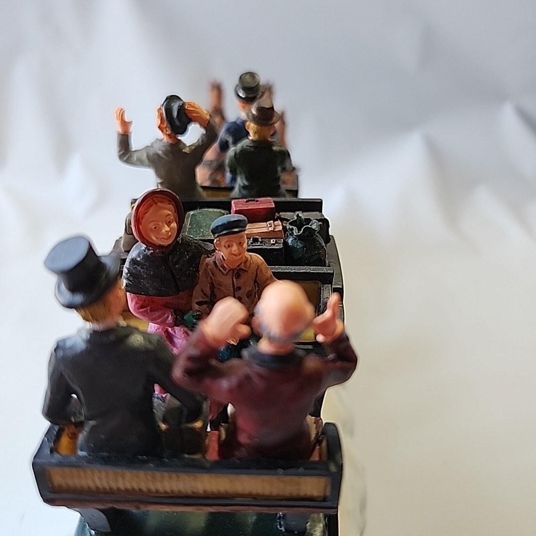 Lemax Merry Musical Stage Coach Village Collection Horse Drawn Carriage Figurine