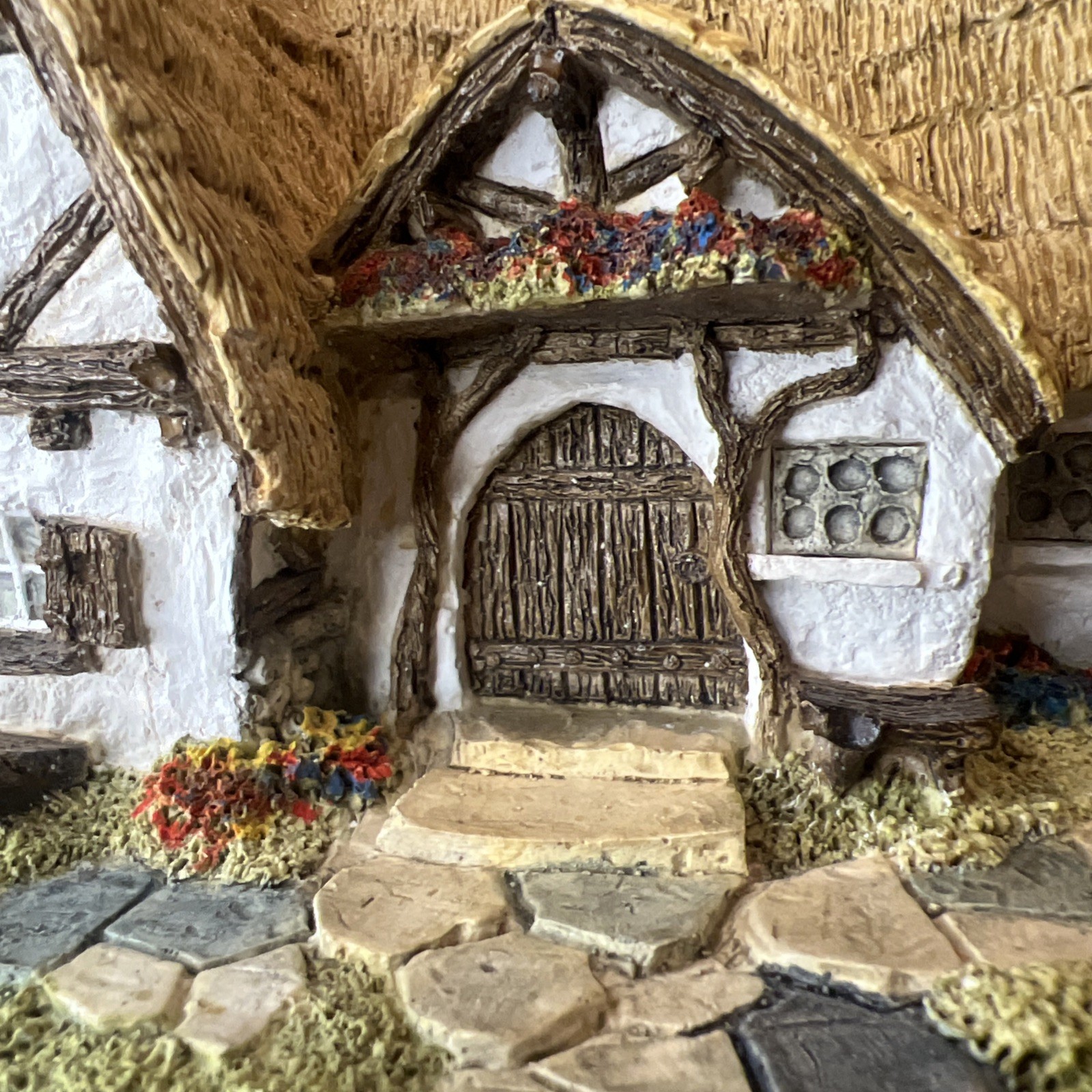 Lilliput Lane “Seven Dwarfs Cottage” The Disney Collection 50th Anniversary Ed.