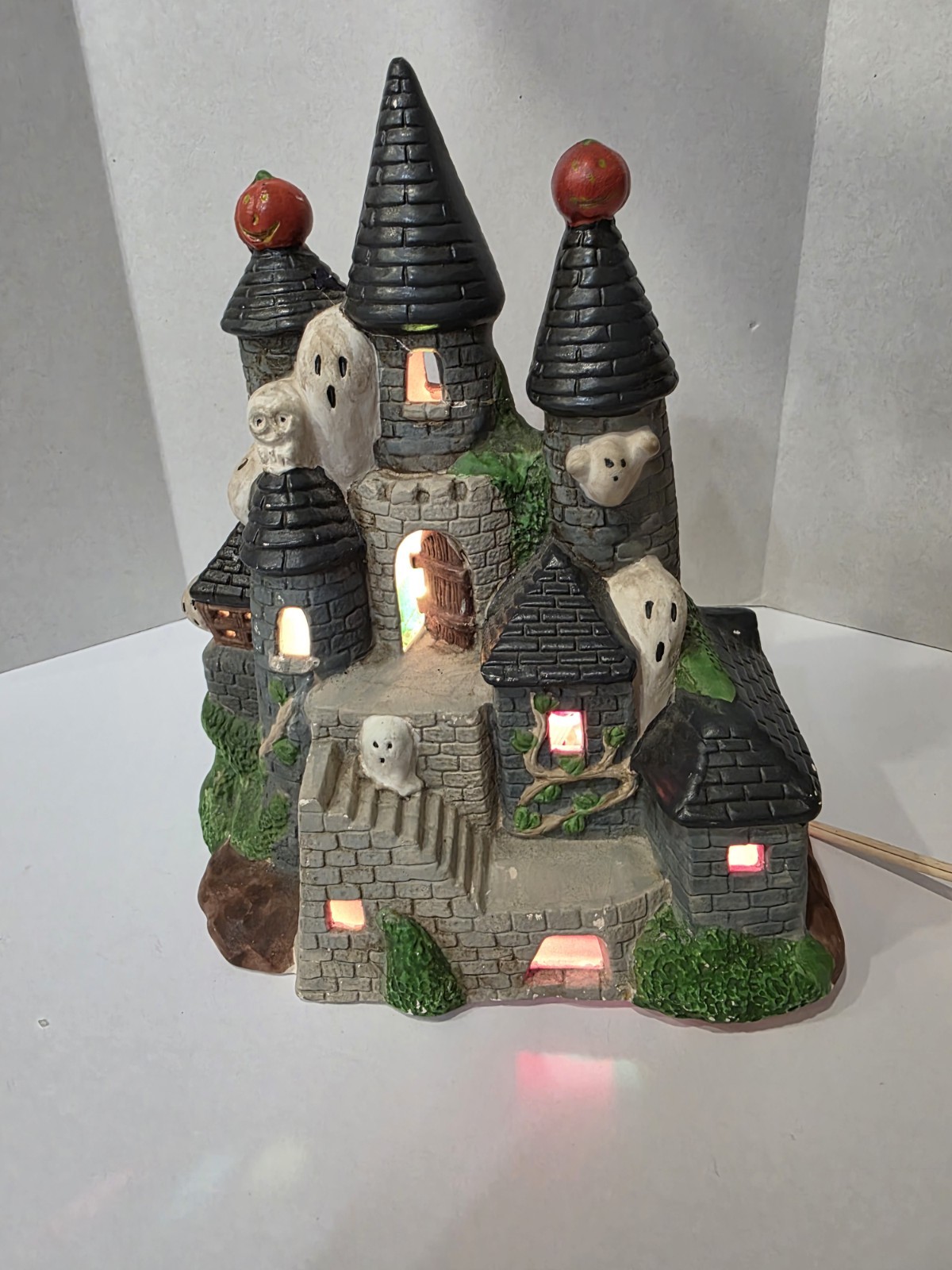 Pacific Rim Turret Lighted Haunted House #1962 From 1991- Works