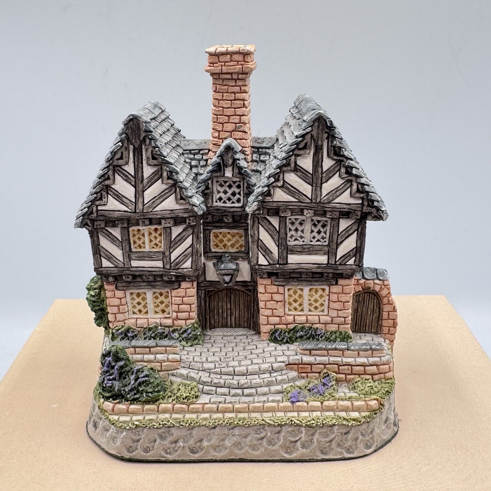 David Winter Cottages The Constabulary with Original Box and COA
