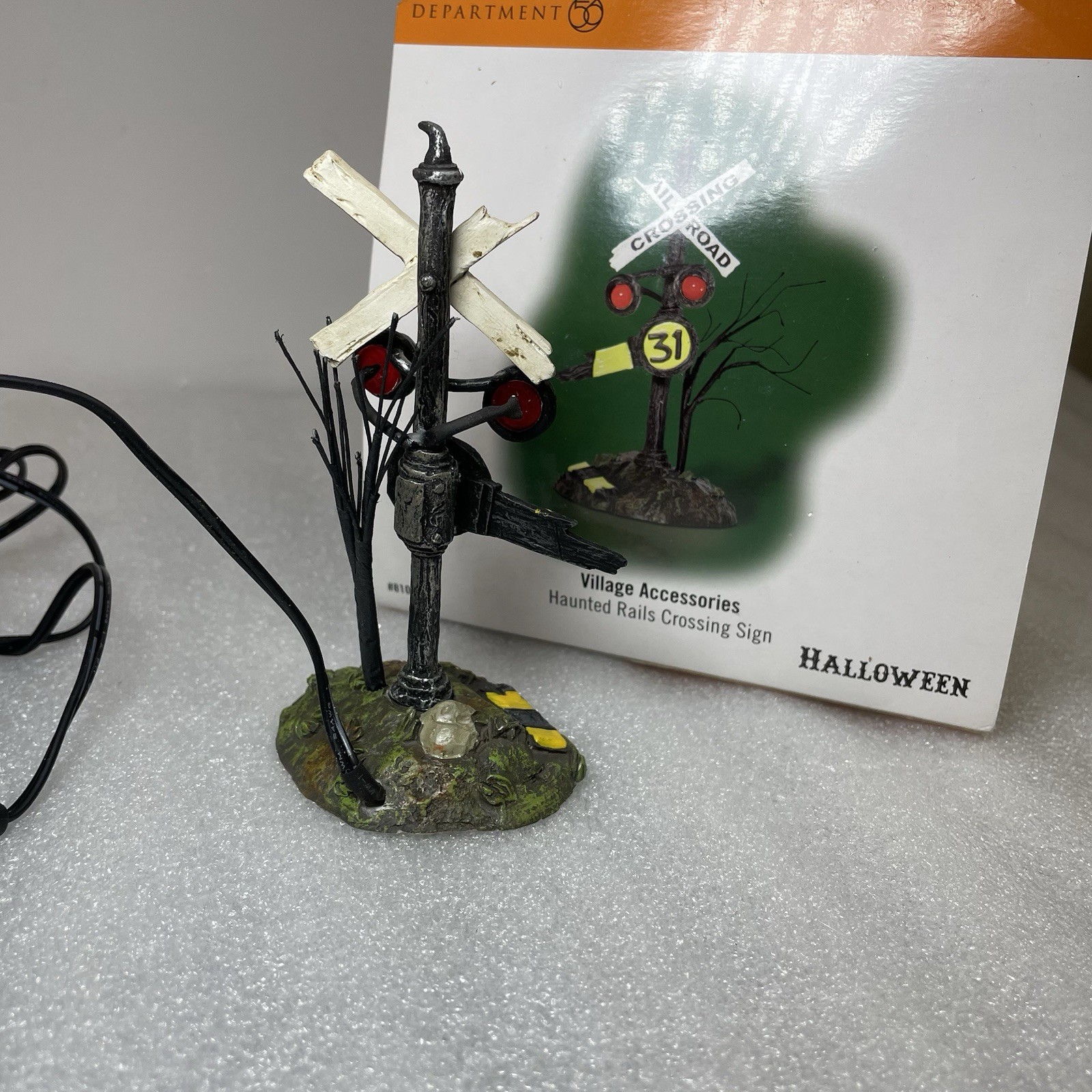 Dept 56 Halloween Village Haunted Rails Crossing Sign – Trains #810640 MIB