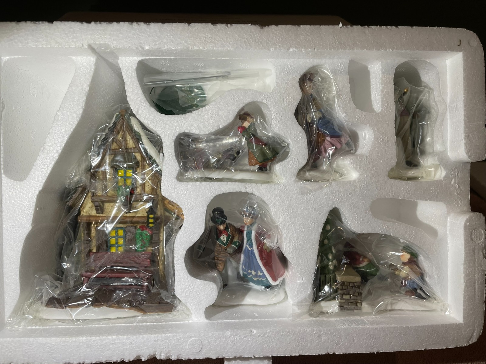 “ASHLEY POND SKATING PARTY” #58405 – DEPT. 56 HERITAGE VILLAGE – NIB